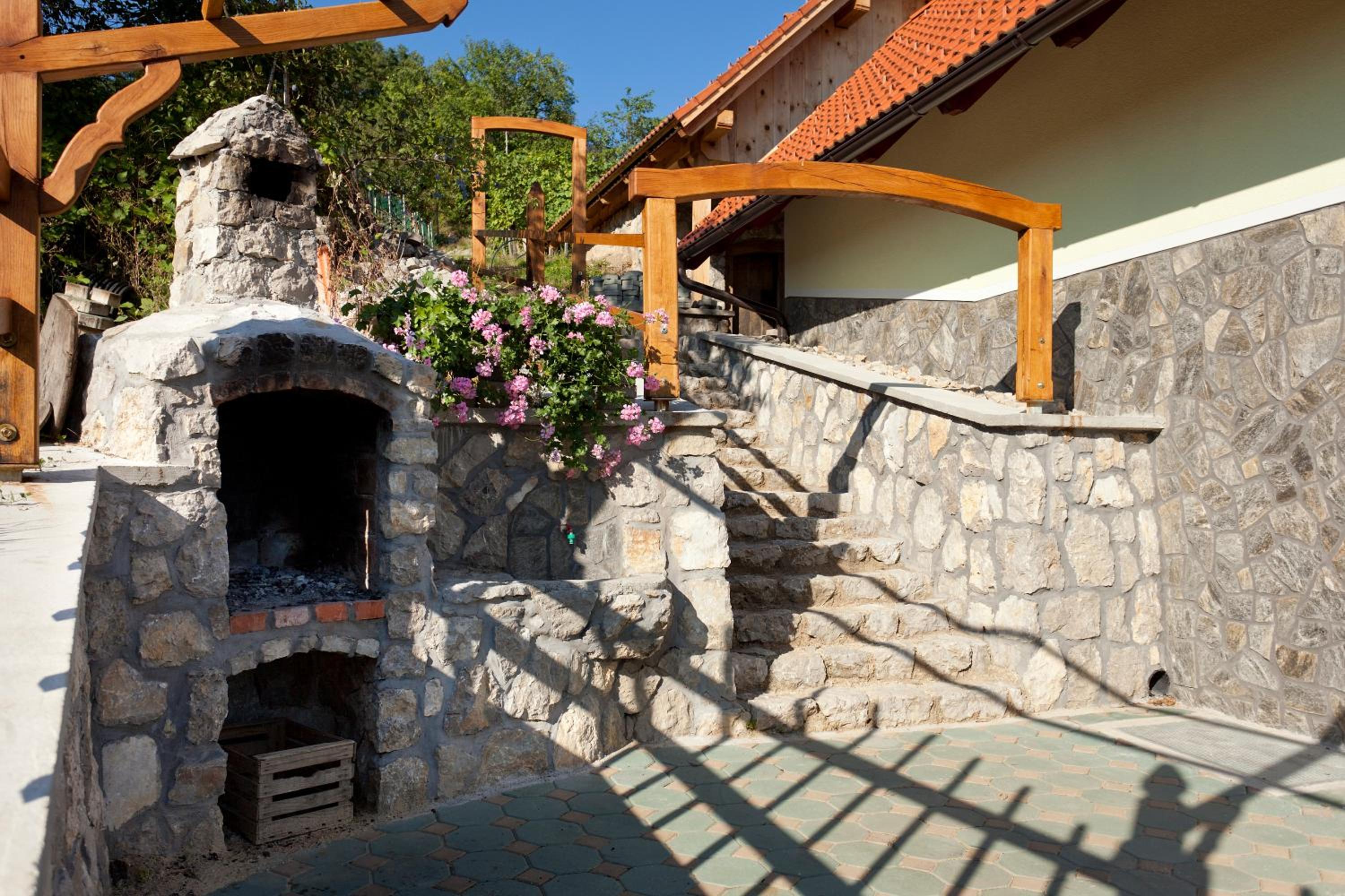 Vineyard Cottage Lustek view 3
