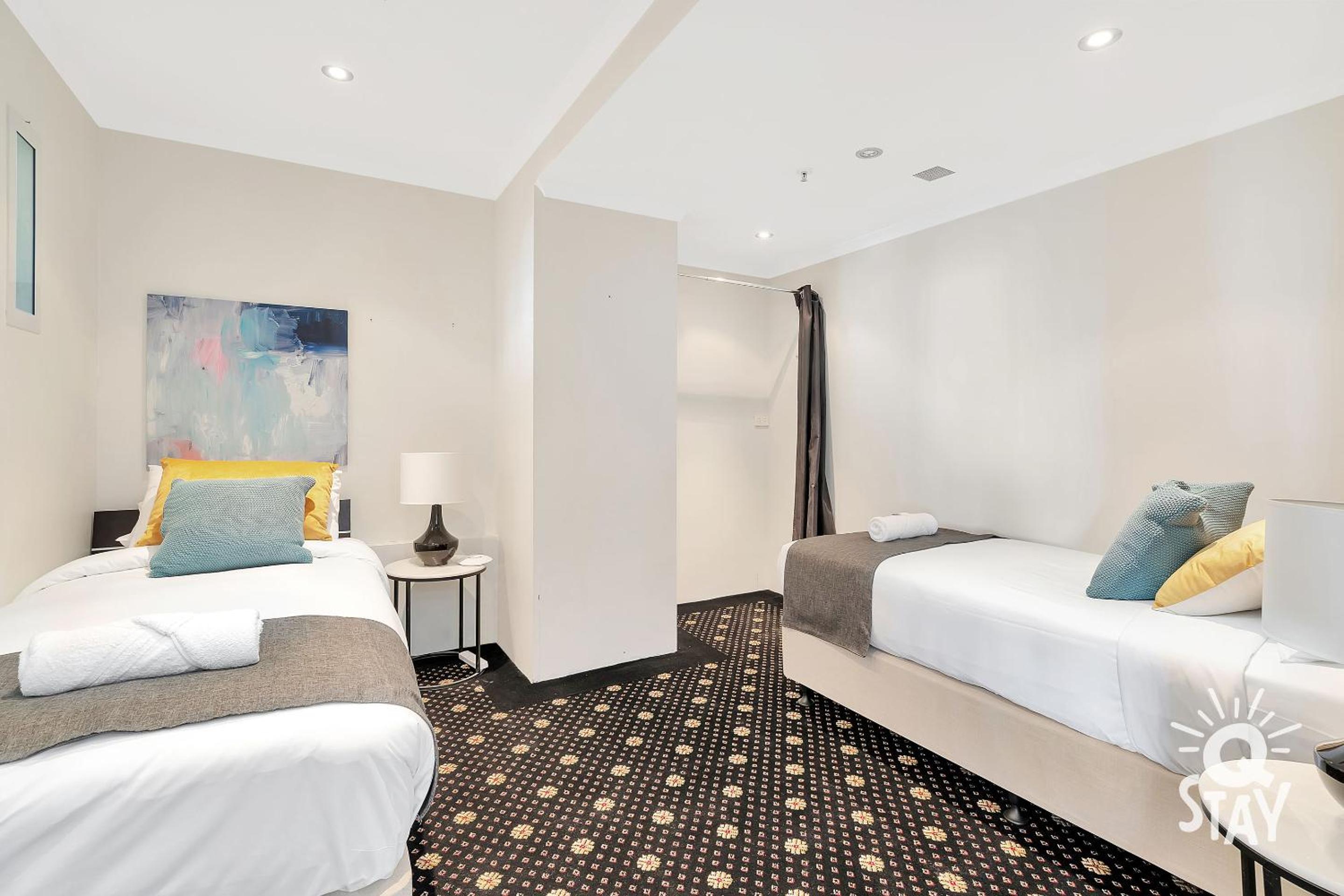 Golden Gate Surfers Paradise MID WEEK MADNESS DEAL - Q Stay