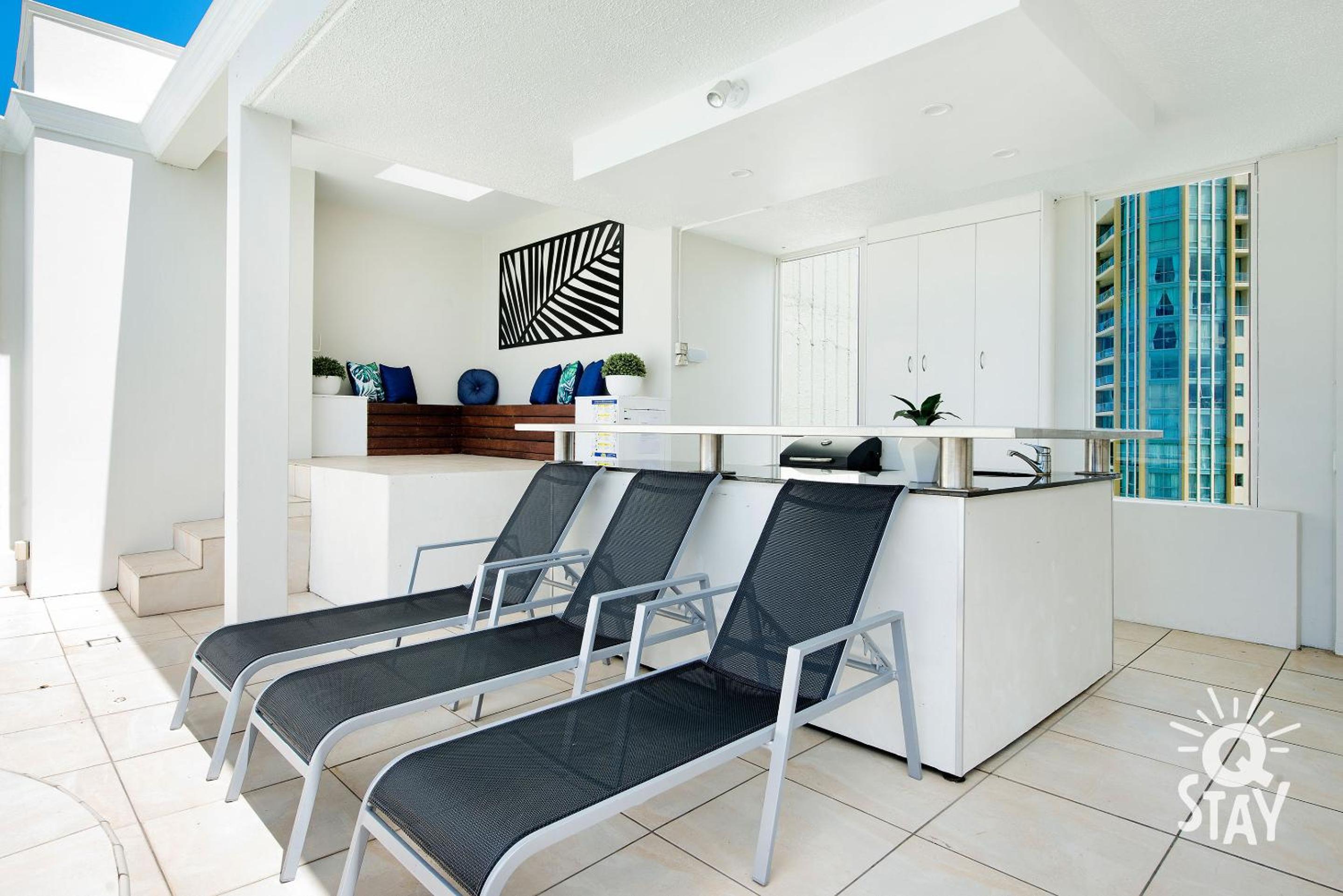 Golden Gate Surfers Paradise MID WEEK MADNESS DEAL - Q Stay