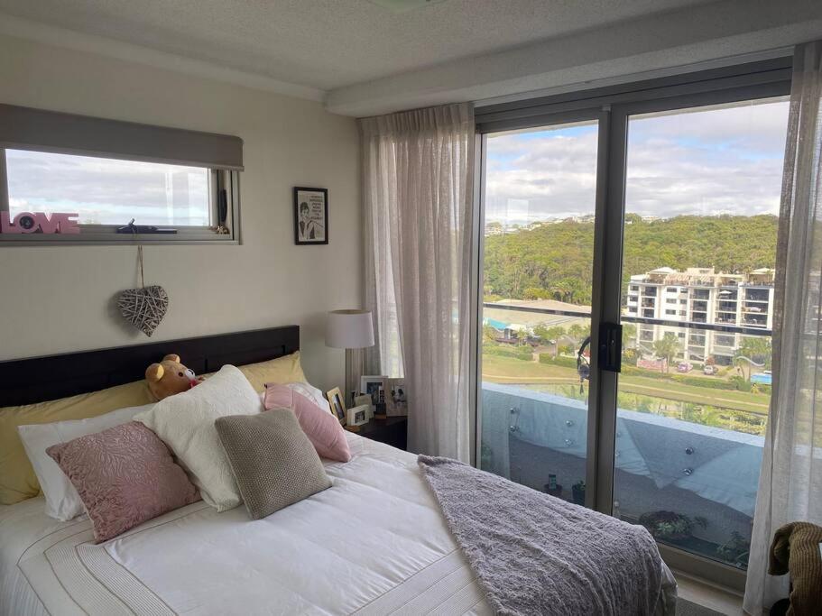 Alex Beachfront 3 brm Apartment - 9th floor view 5