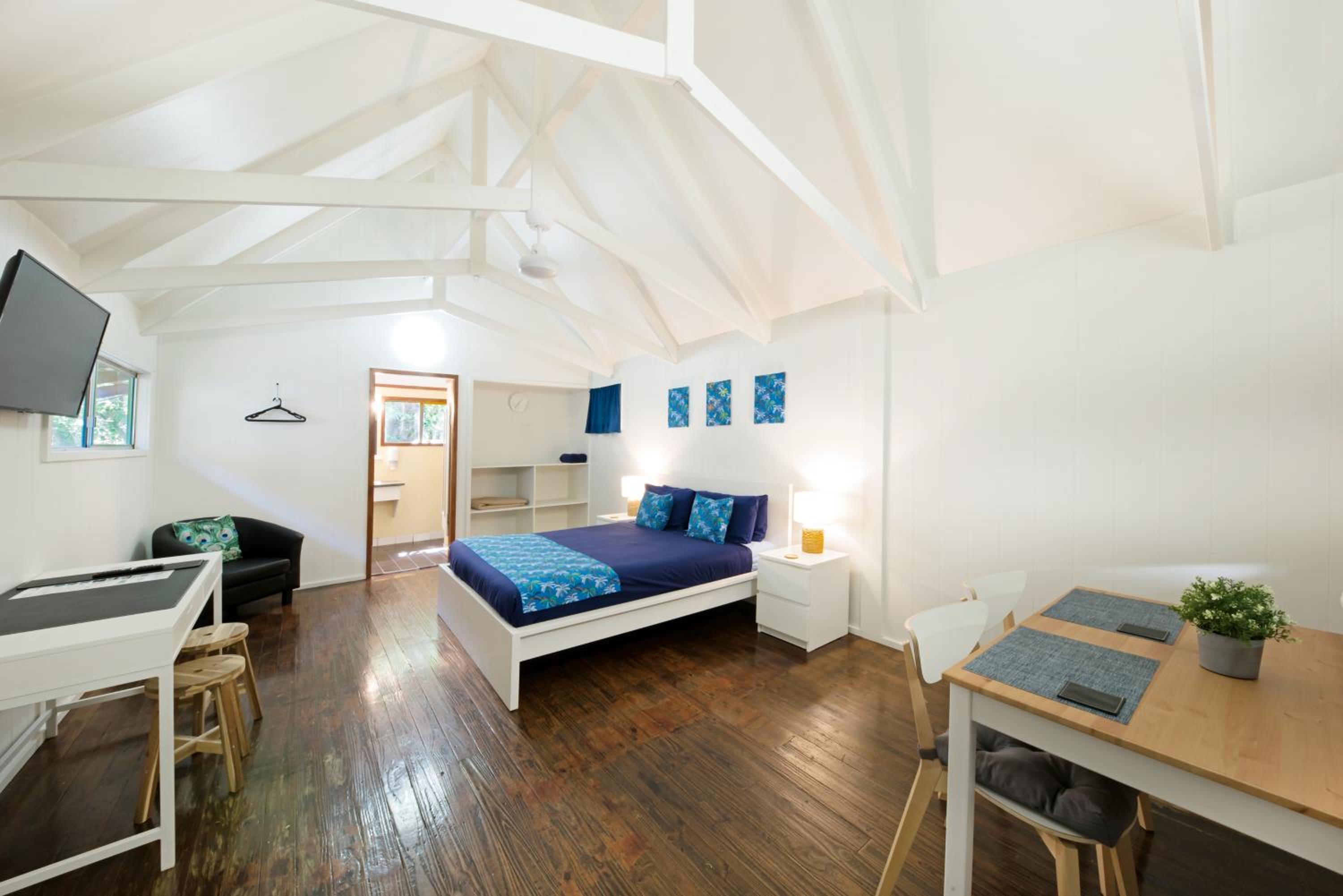 Airlie Beach Magnums - Adults Only