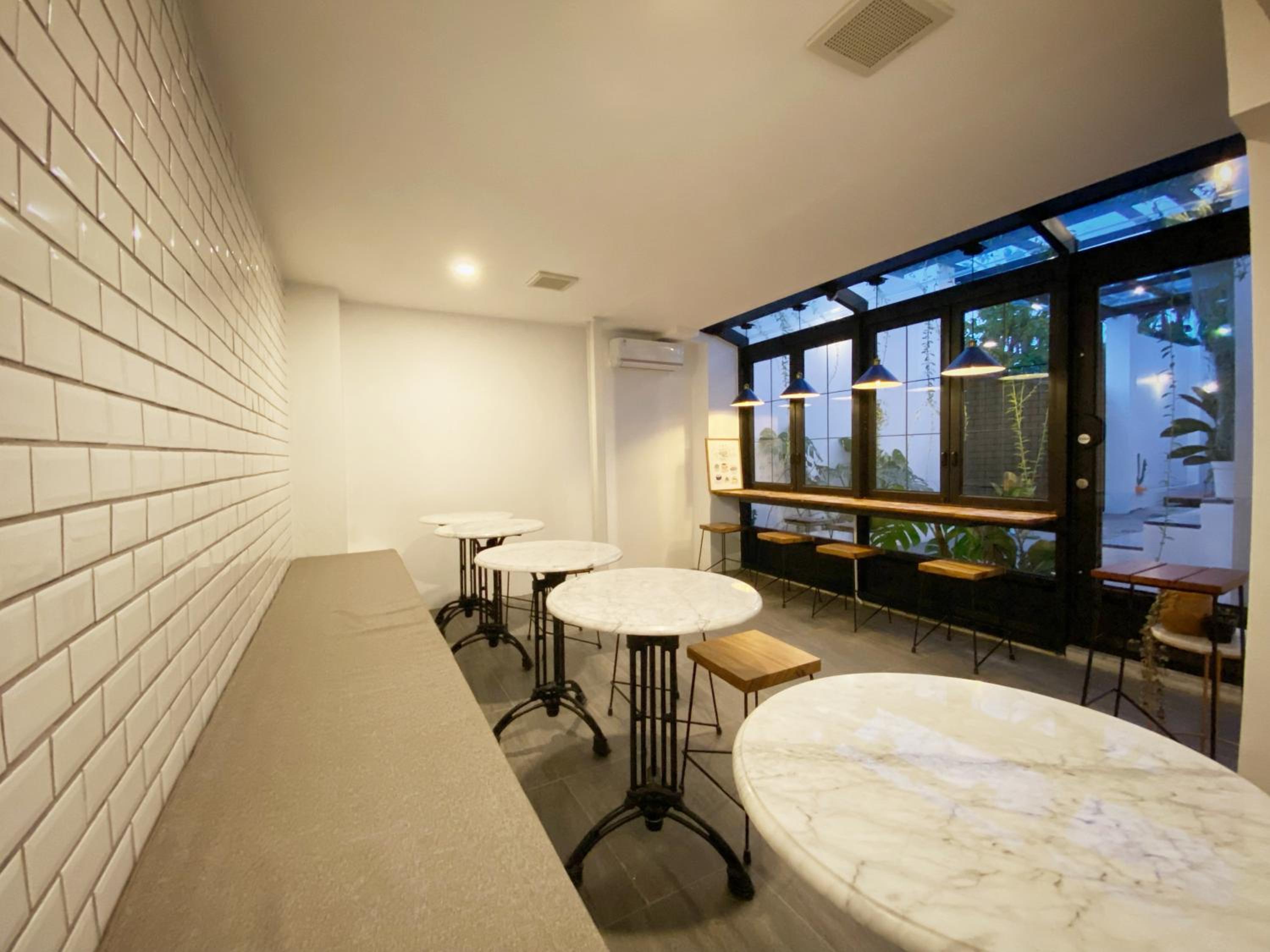 Loewys Home Tanjung Duren Jakarta Barat view 5