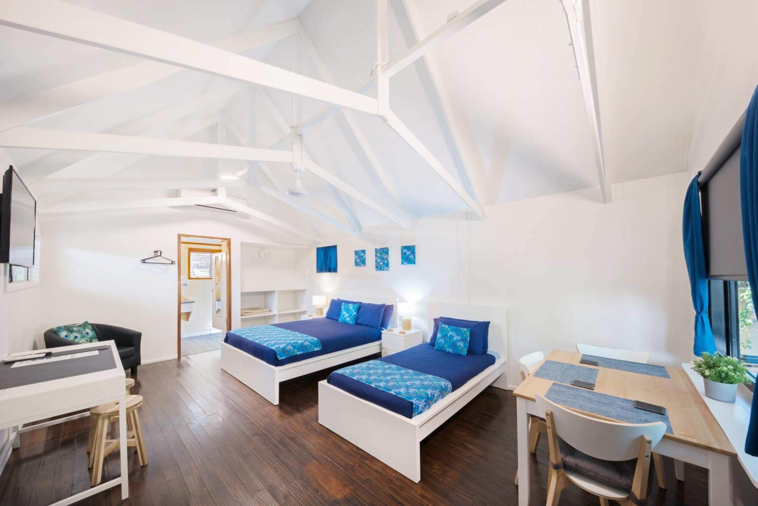 Airlie Beach Magnums - Adults Only