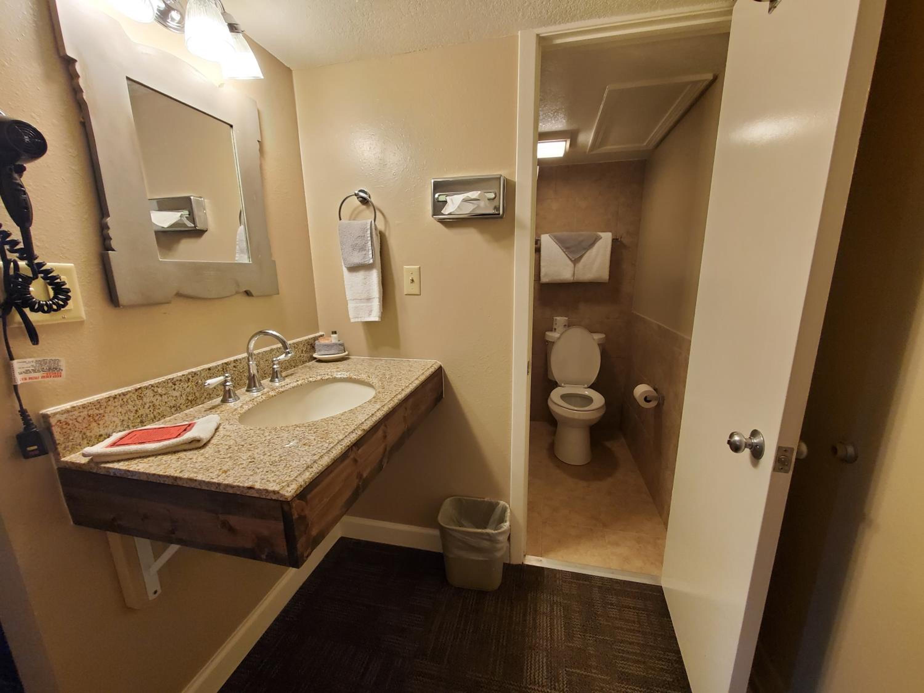 Kansas Country Inn - Property Image 9