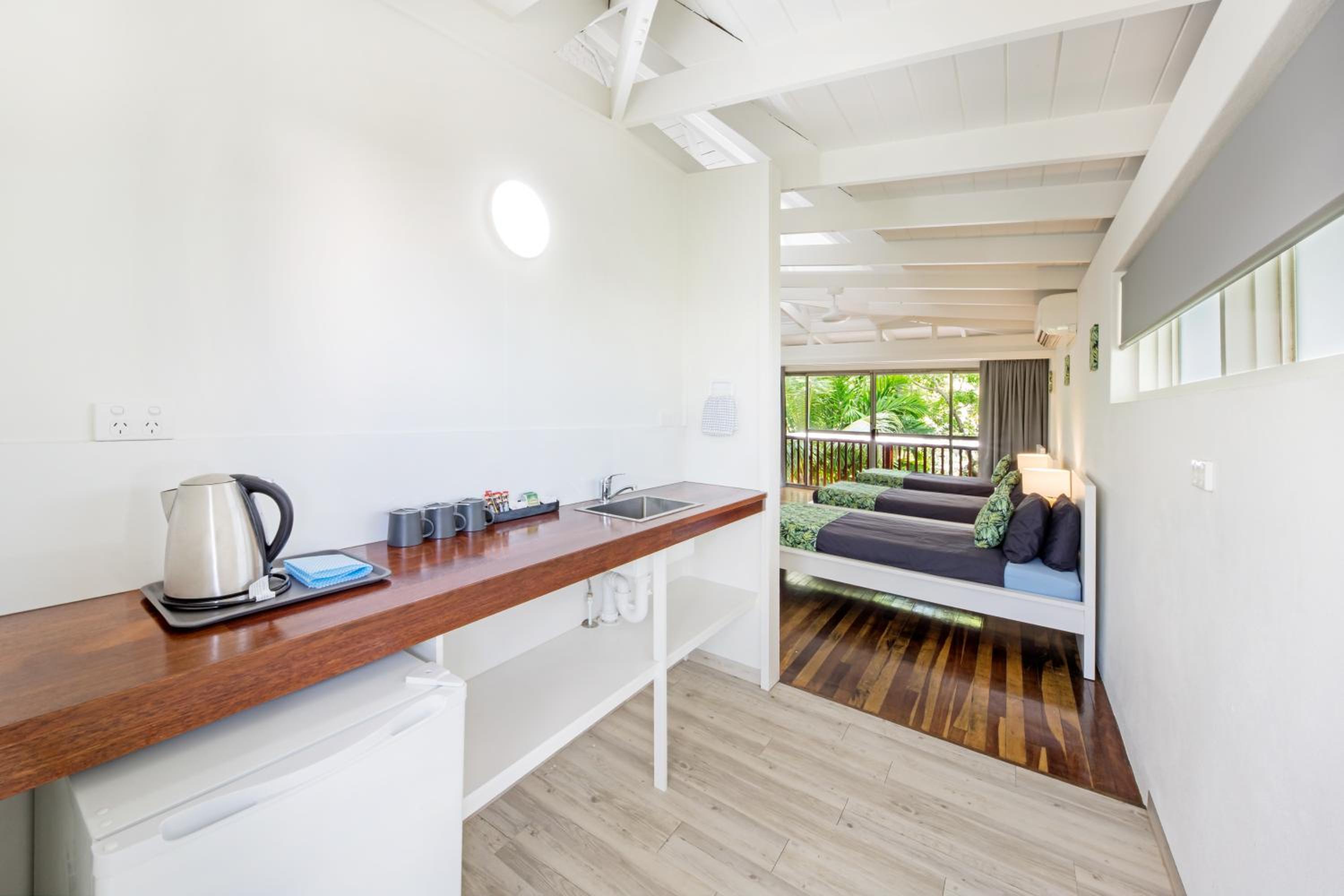 Airlie Beach Magnums - Adults Only