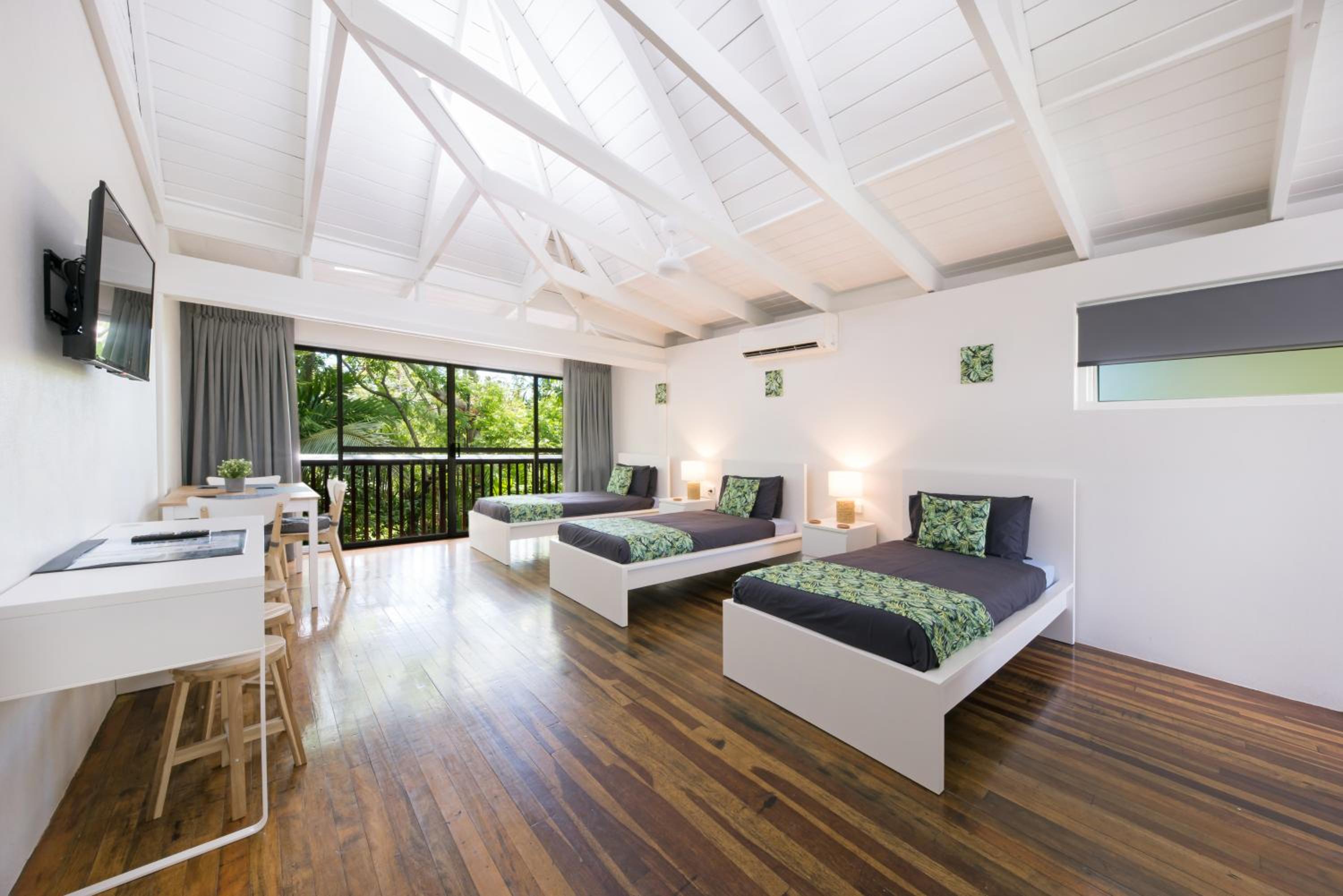Airlie Beach Magnums - Adults Only