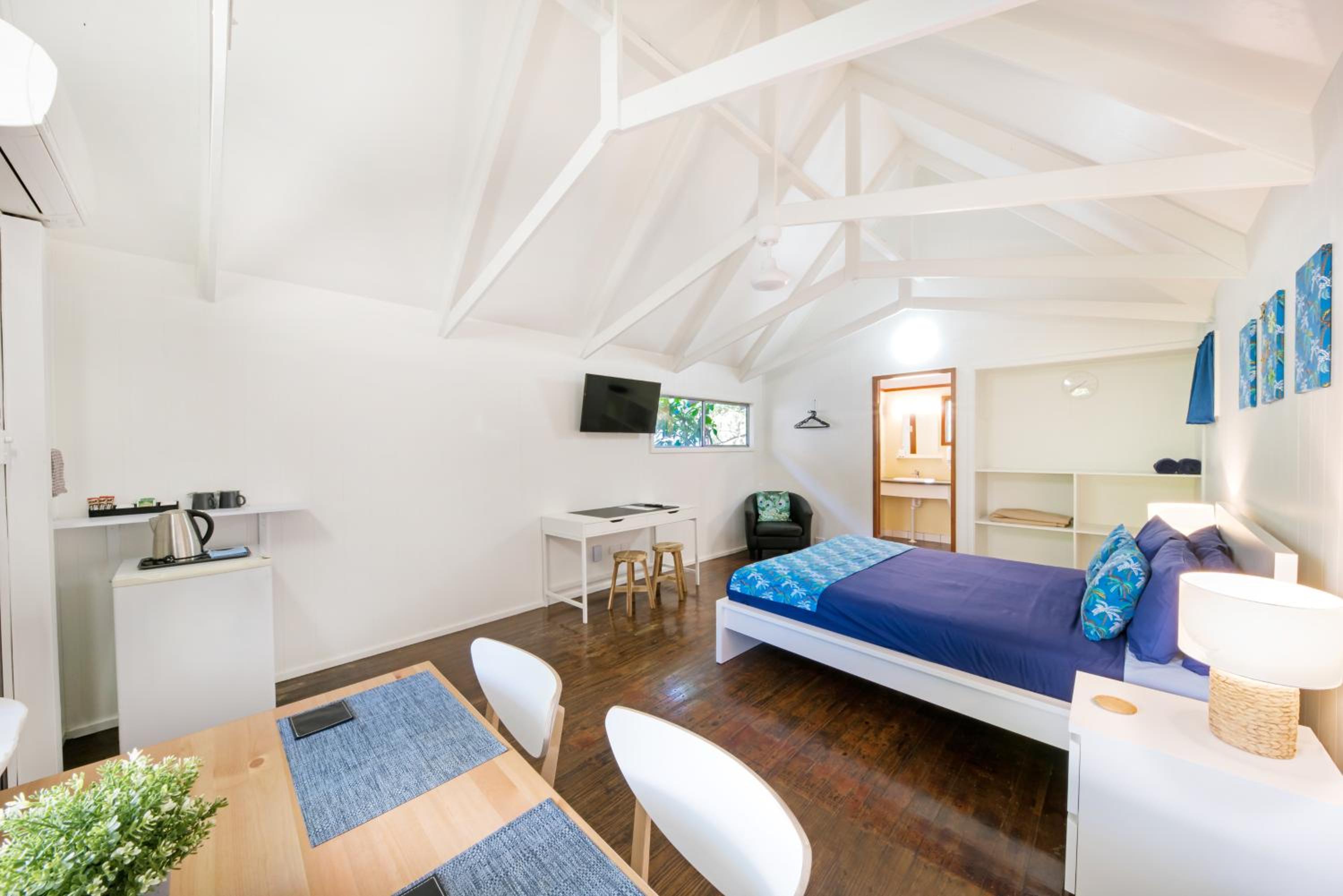 Airlie Beach Magnums - Adults Only