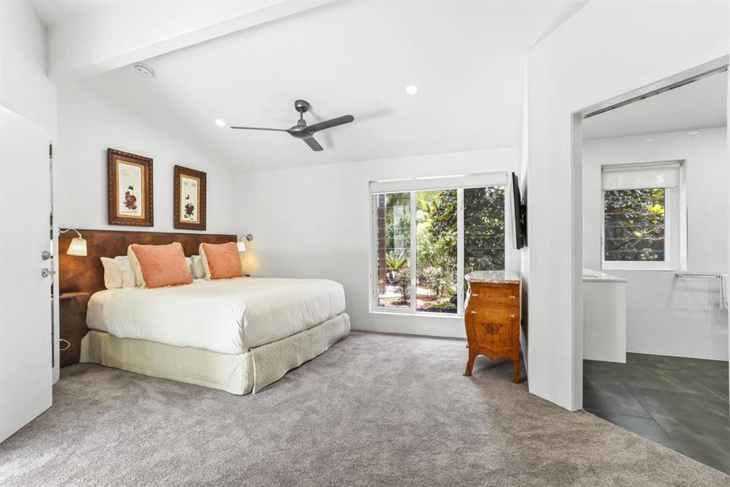 Secluded oasis on the water, Noosa Heads