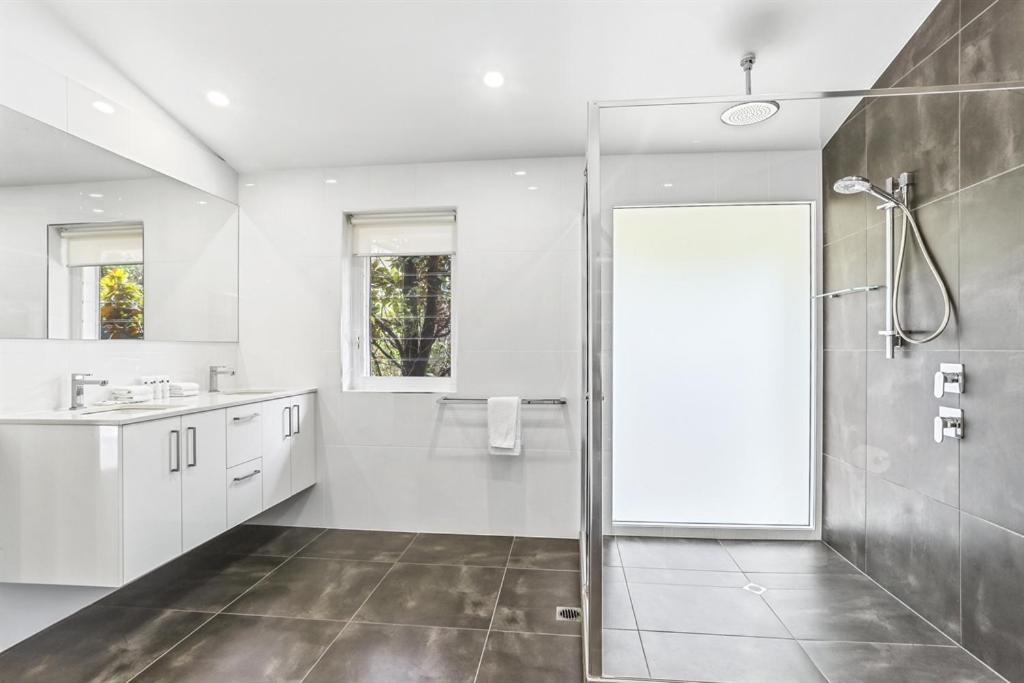 Secluded oasis on the water, Noosa Heads