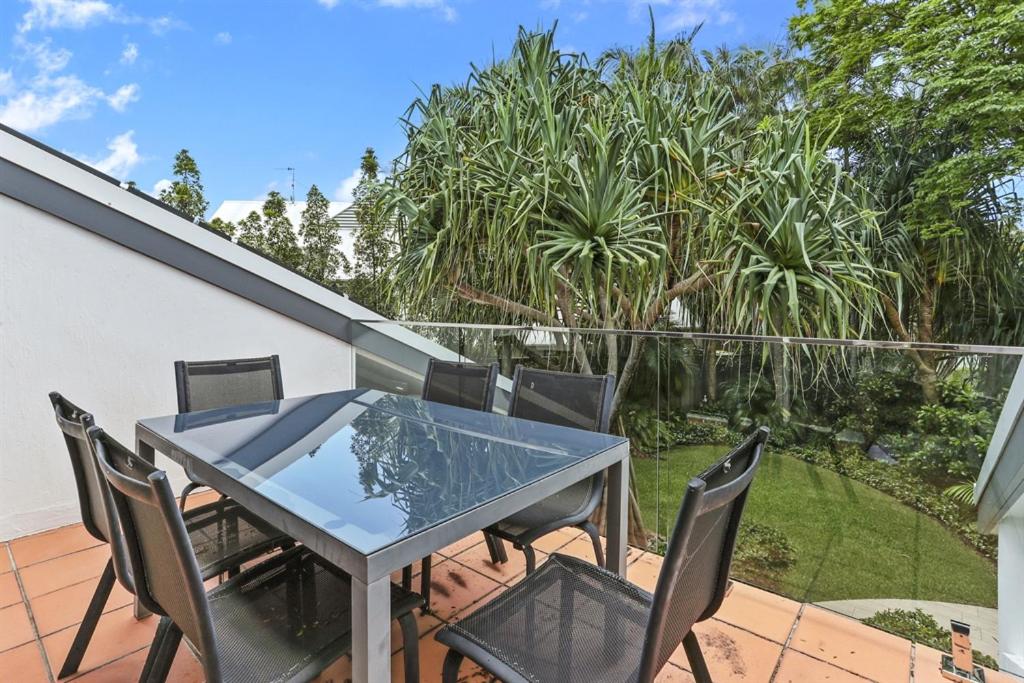 Secluded oasis on the water, Noosa Heads