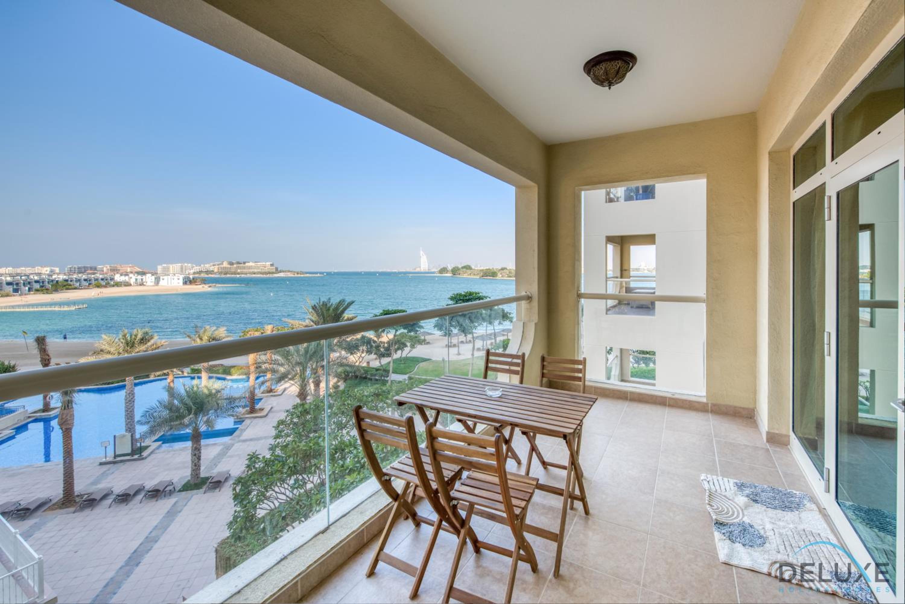 Distinctive 1 BR at Shoreline 5 Palm Jumeirah by Deluxe Holiday Homes