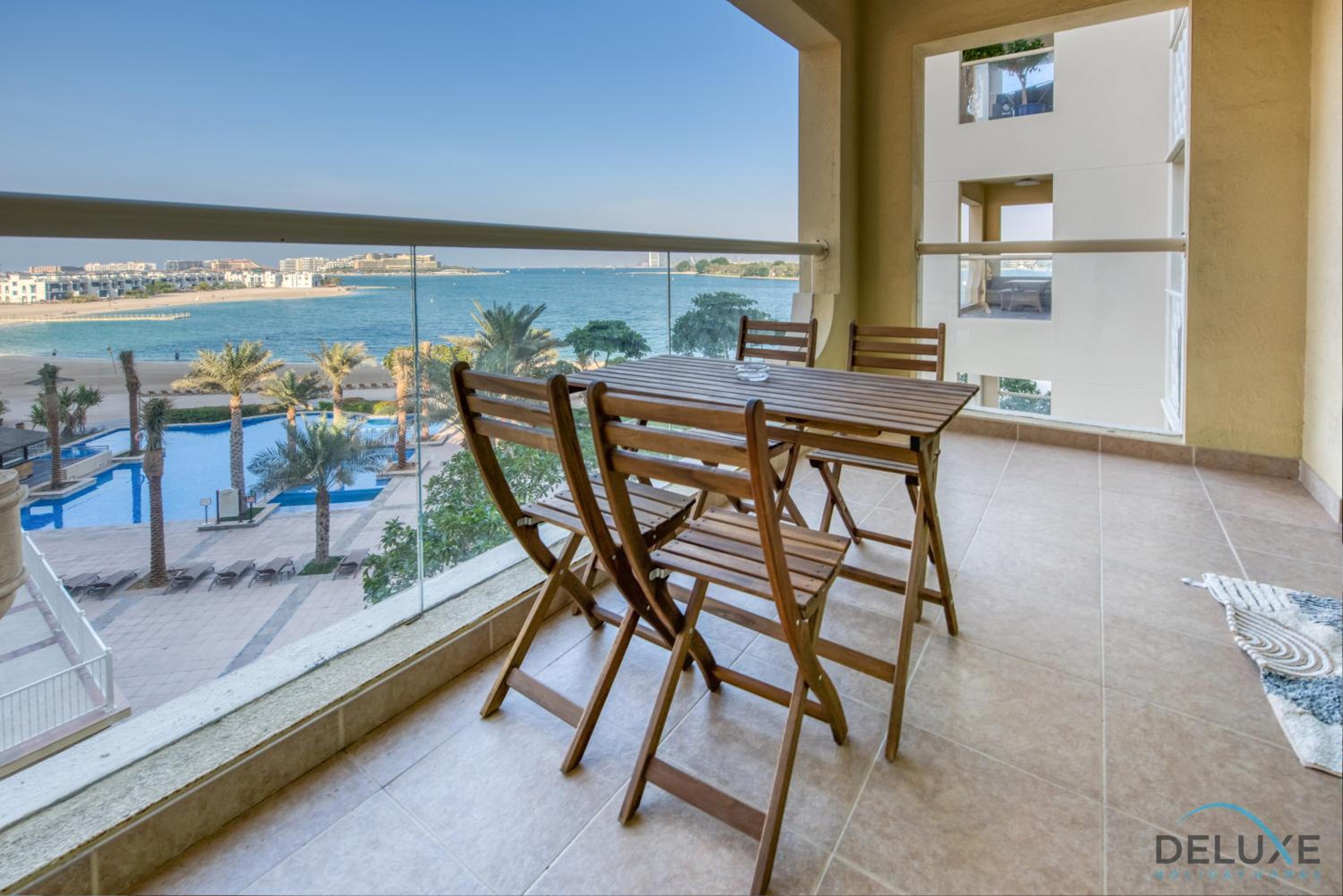 Distinctive 1 BR at Shoreline 5 Palm Jumeirah by Deluxe Holiday Homes