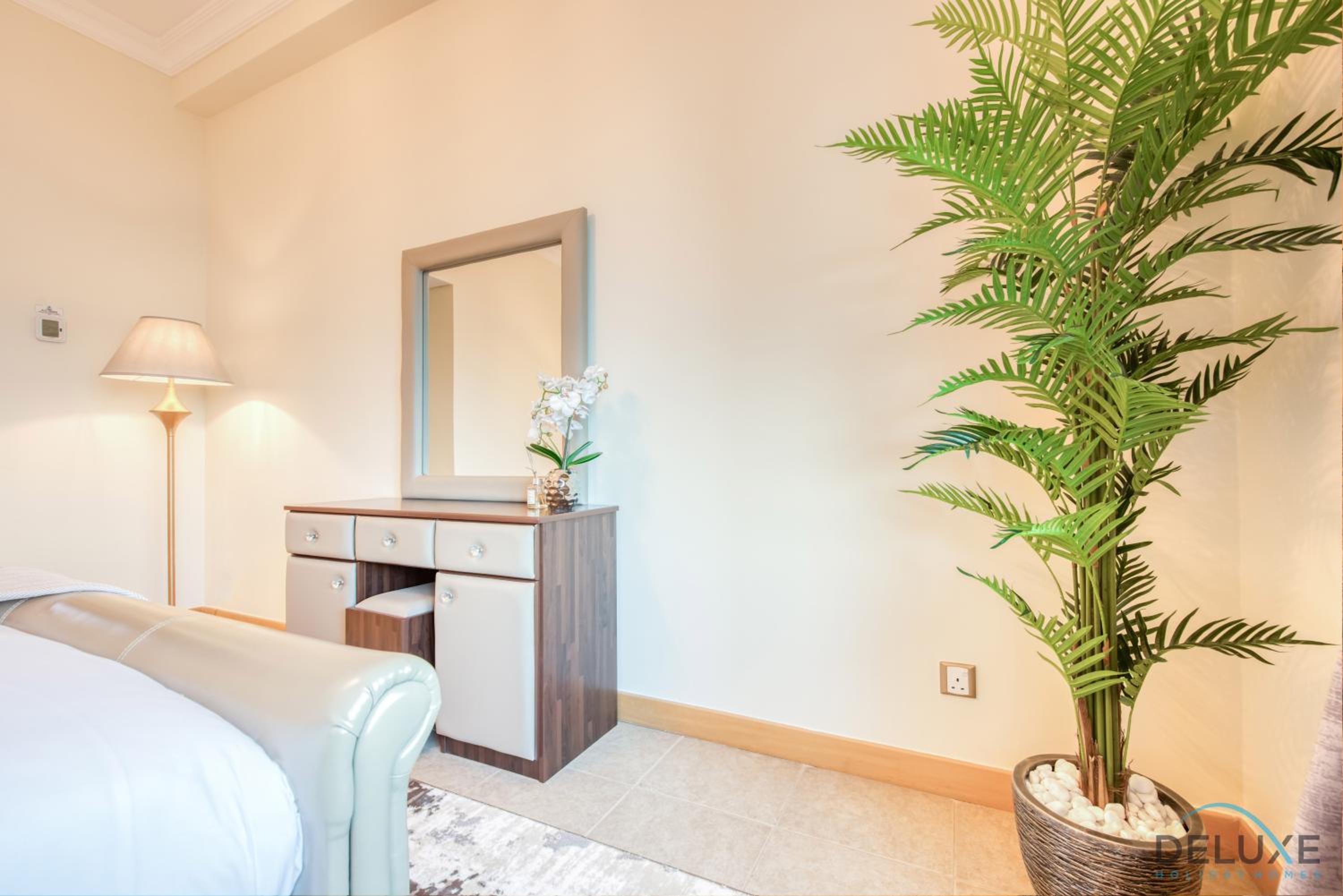Distinctive 1 BR at Shoreline 5 Palm Jumeirah by Deluxe Holiday Homes