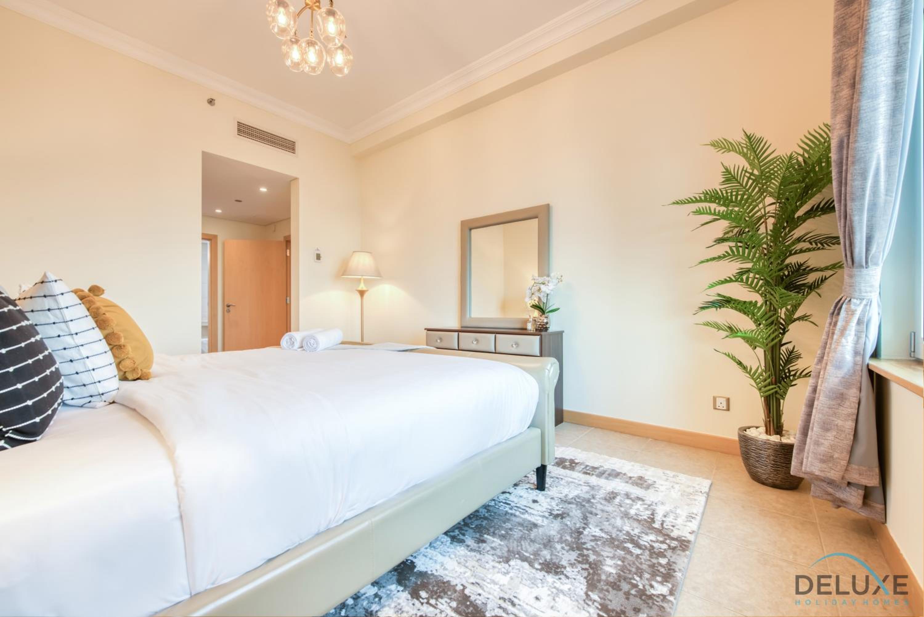 Distinctive 1 BR at Shoreline 5 Palm Jumeirah by Deluxe Holiday Homes