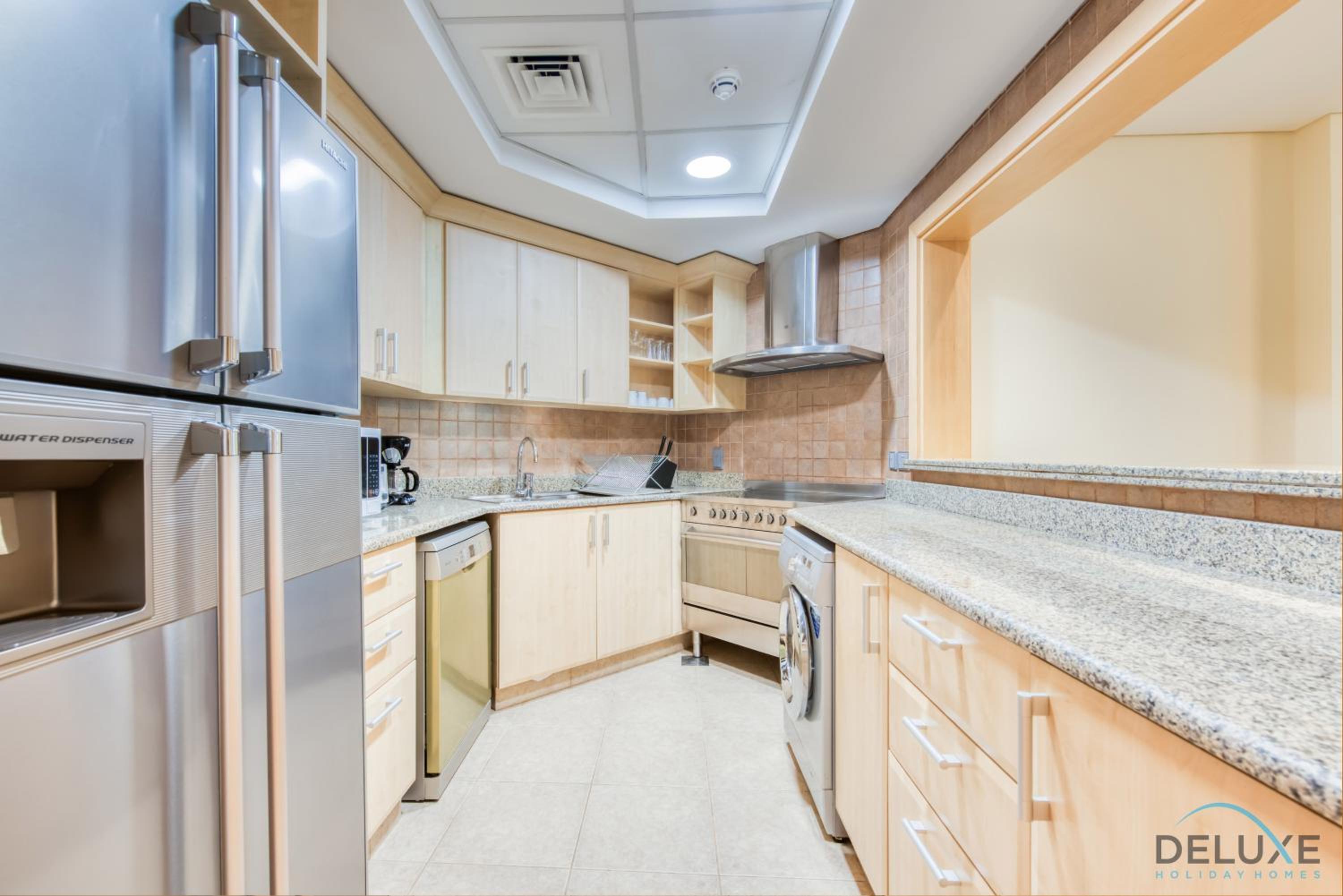 Distinctive 1 BR at Shoreline 5 Palm Jumeirah by Deluxe Holiday Homes