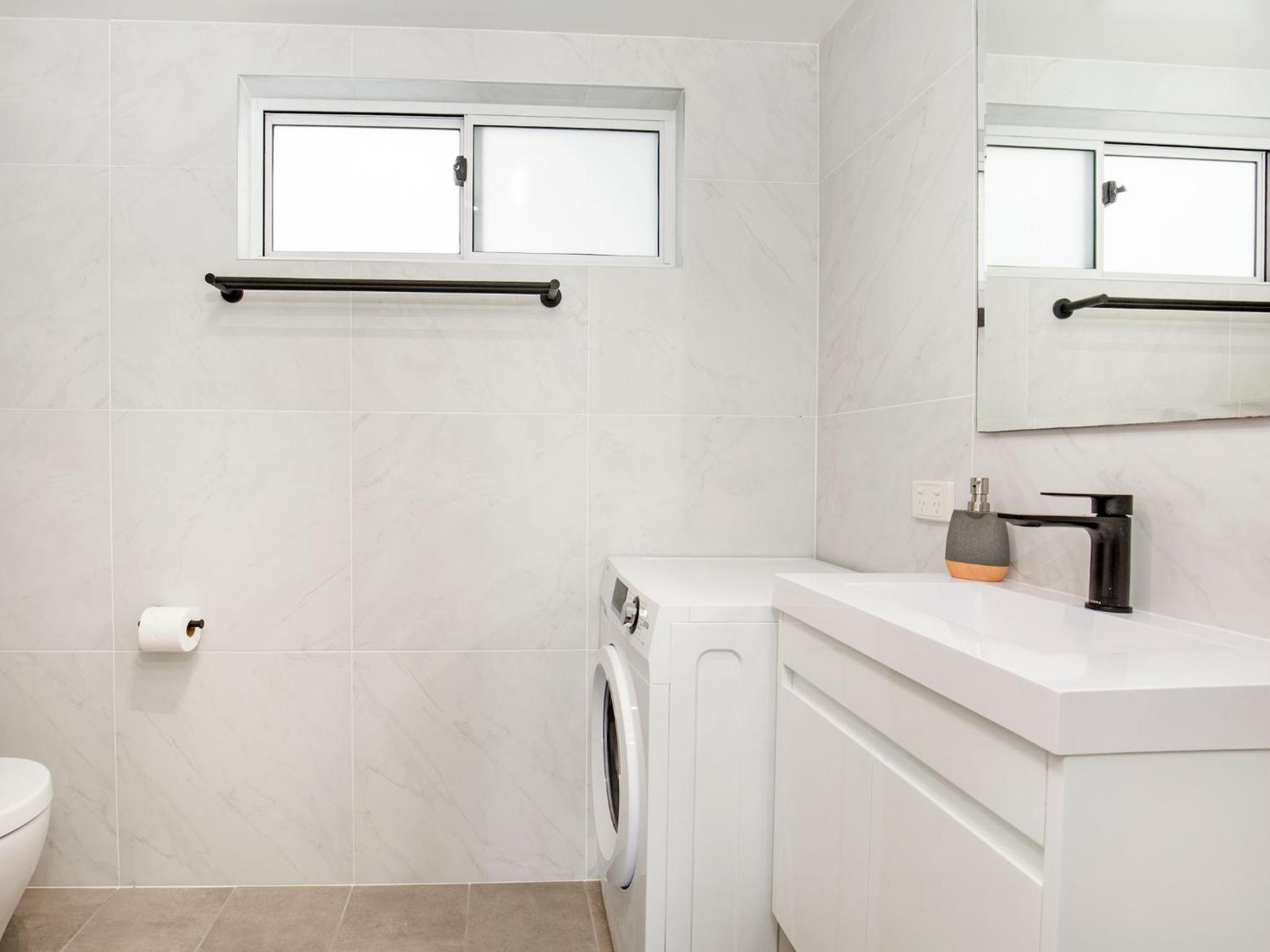 Sunfish Pet Friendly 4 Mins Walk to Beach