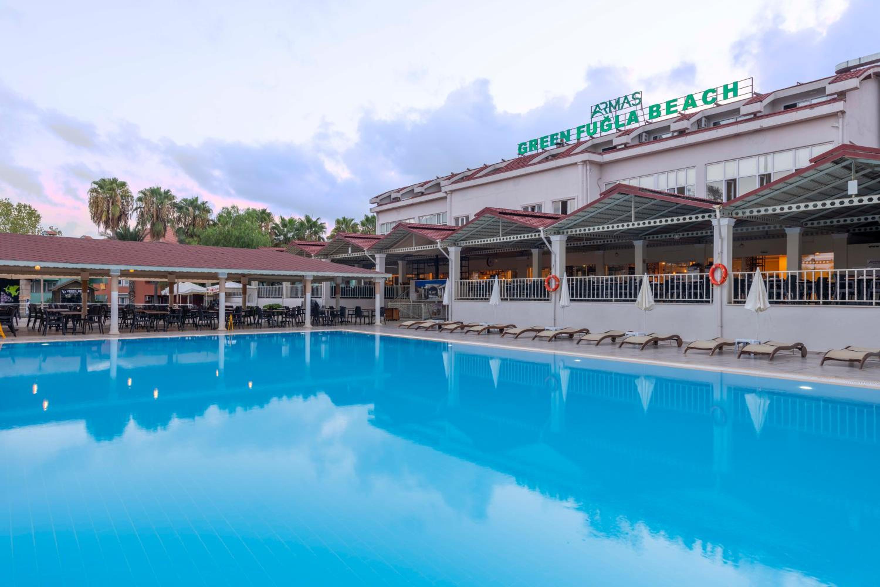 Armas Green Fugla Beach