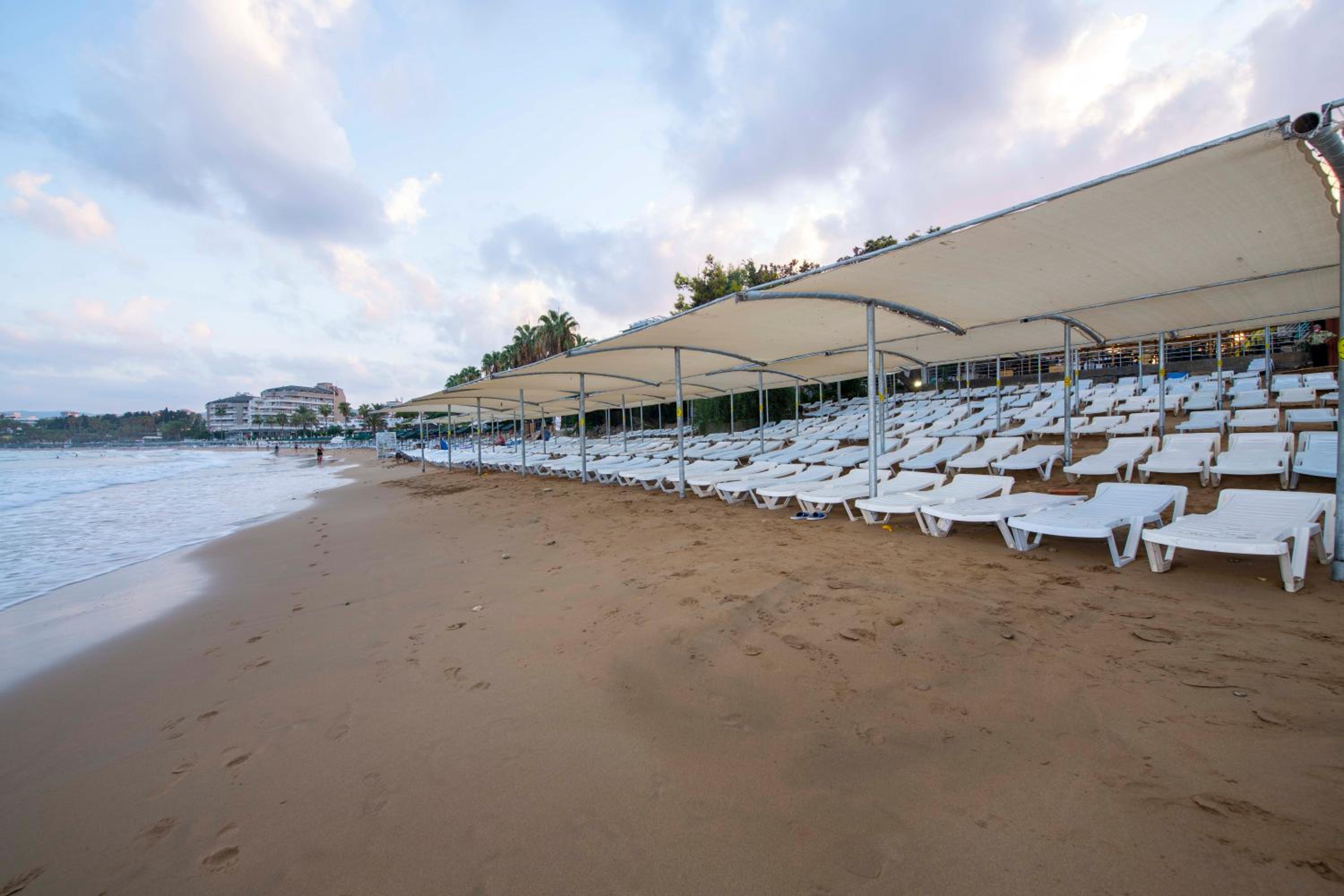 Armas Green Fugla Beach