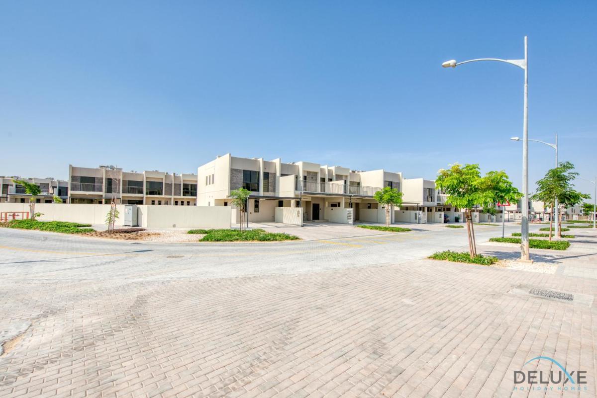 Captivating 3BR Townhouse at DAMAC Hills 2 Dubailand By Deluxe Holiday Homes