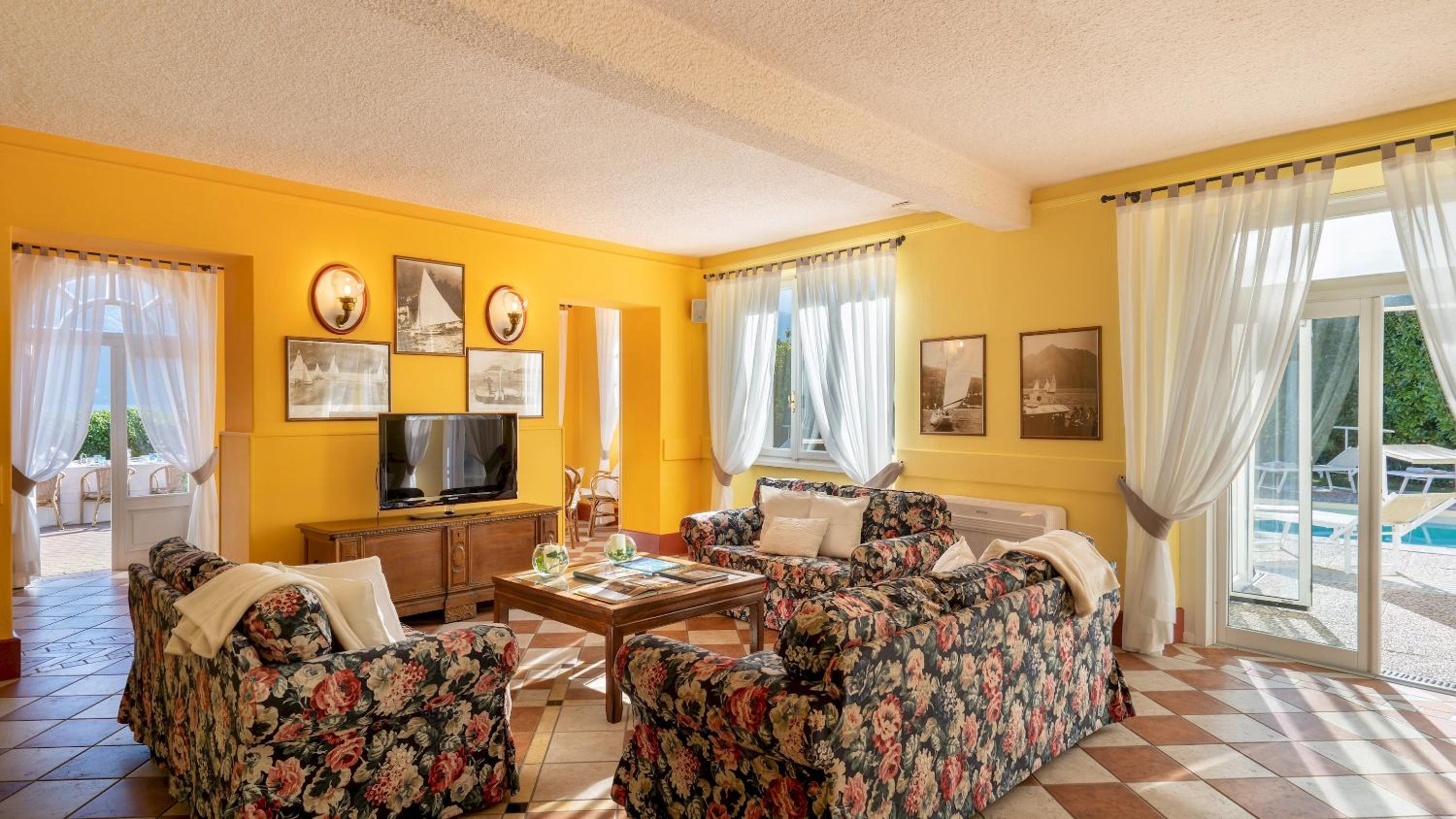 VILLA ALBA DEL LARIO 12&2, Emma Villas view 4
