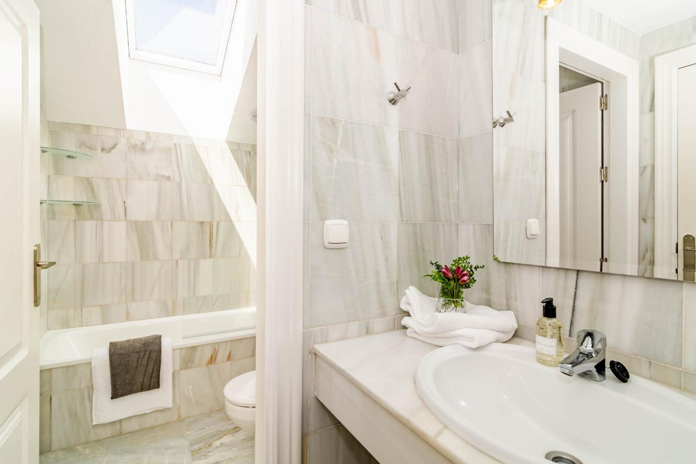 ELD2-Luxury 3 Bedroom Penthouse in Nueva Andalucia view 3