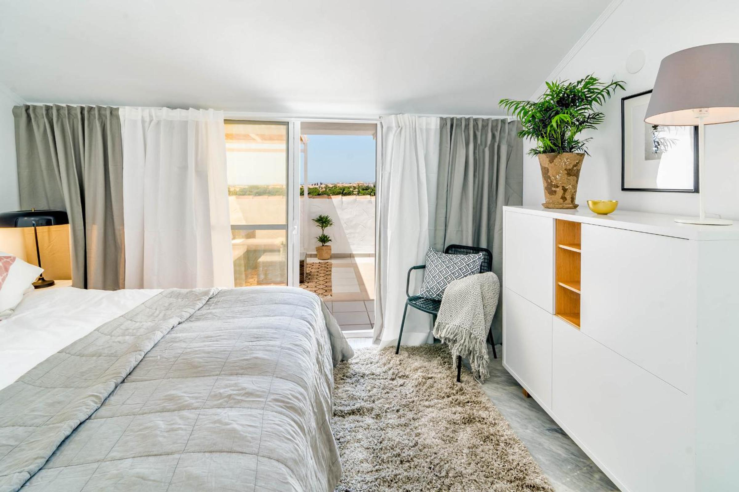 ELD2-Luxury 3 Bedroom Penthouse in Nueva Andalucia view 2