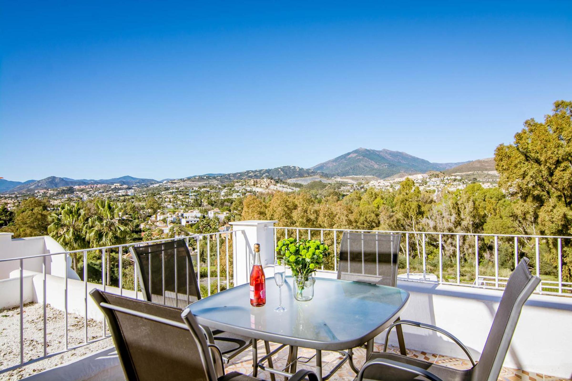 AP165 - Aloha Pueblo Marbella by roomservices view 5