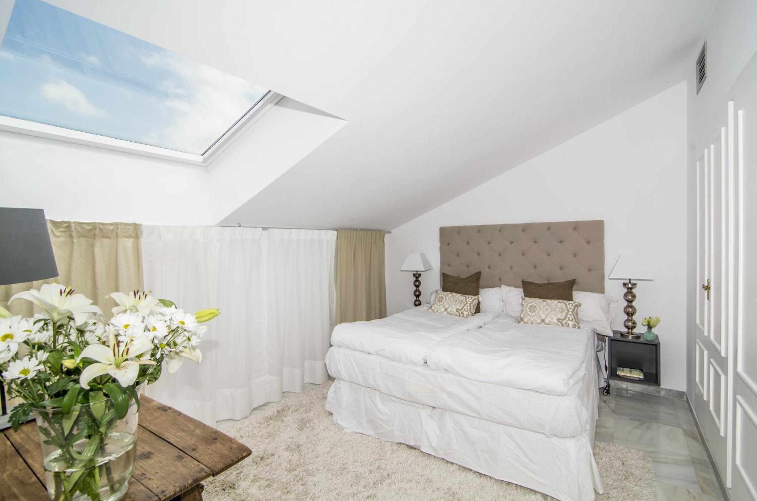 ELD1-Stunning 2 Bedroom Penthouse in Puerto Banus view 4