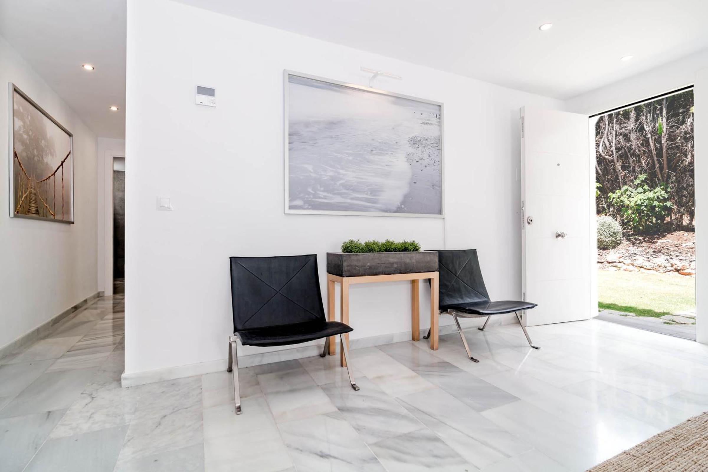 IVY - Scandinavian Apartment in Nueva Andalucia view 4