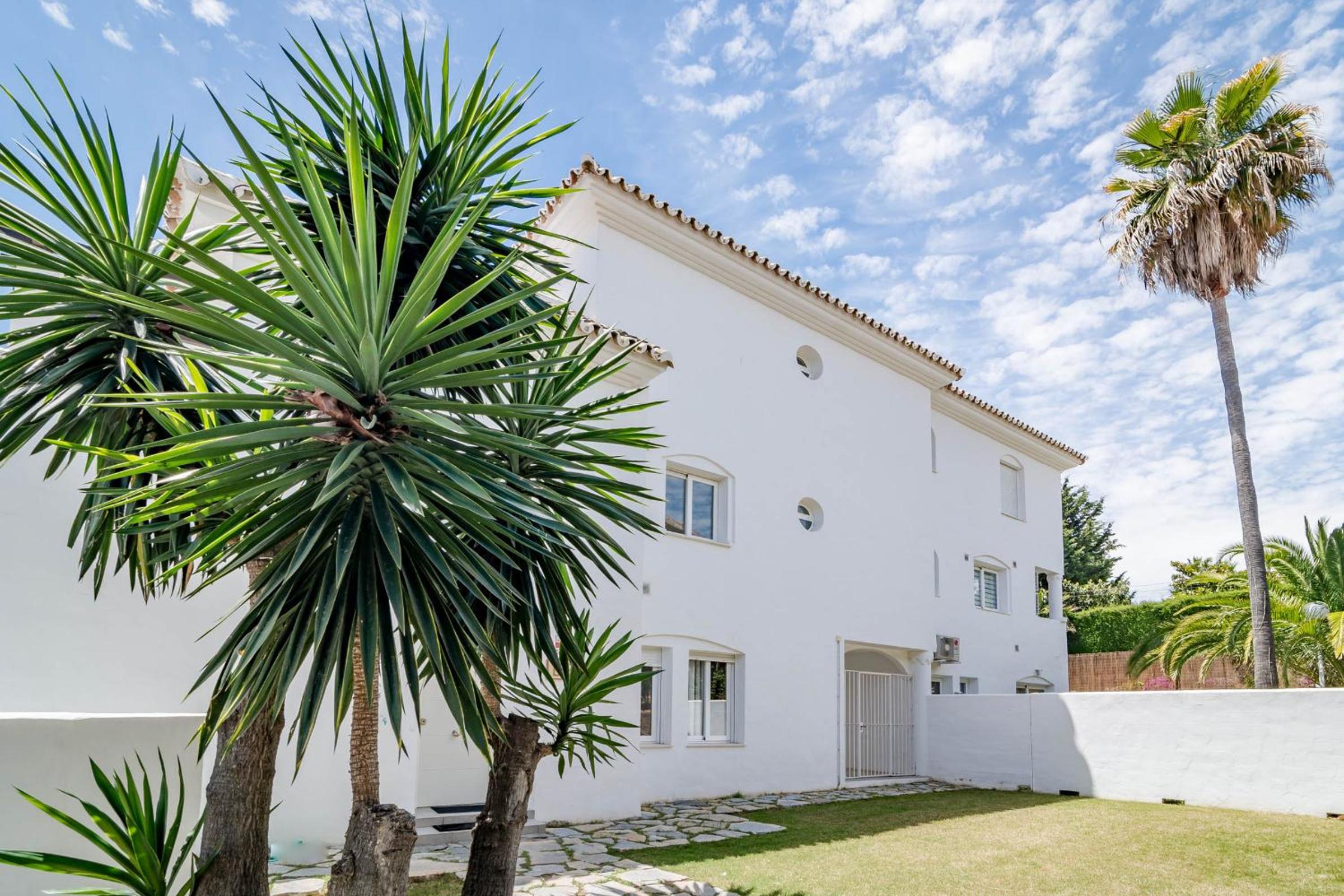 IVY - Scandinavian Apartment in Nueva Andalucia view 3