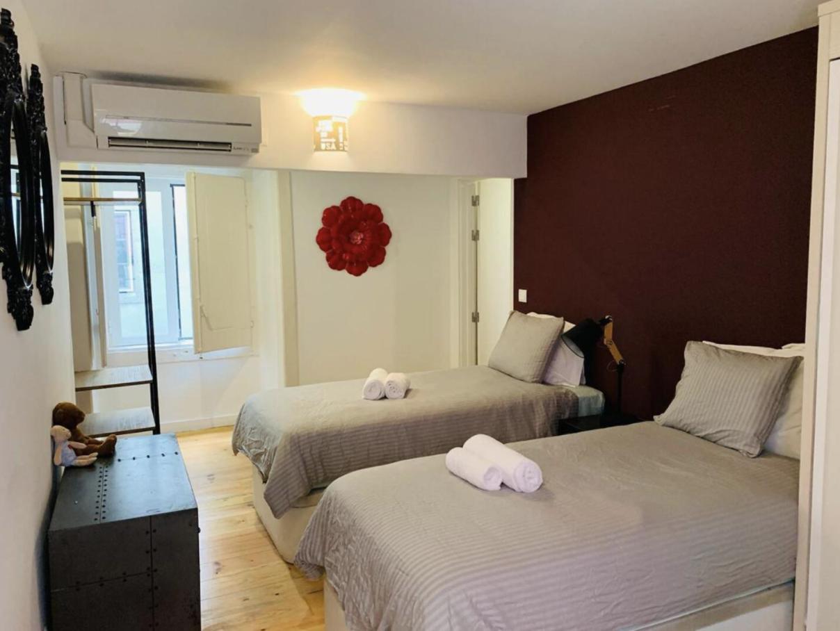 Chiado/Bairro Alto 2 bedroom apartment view 4