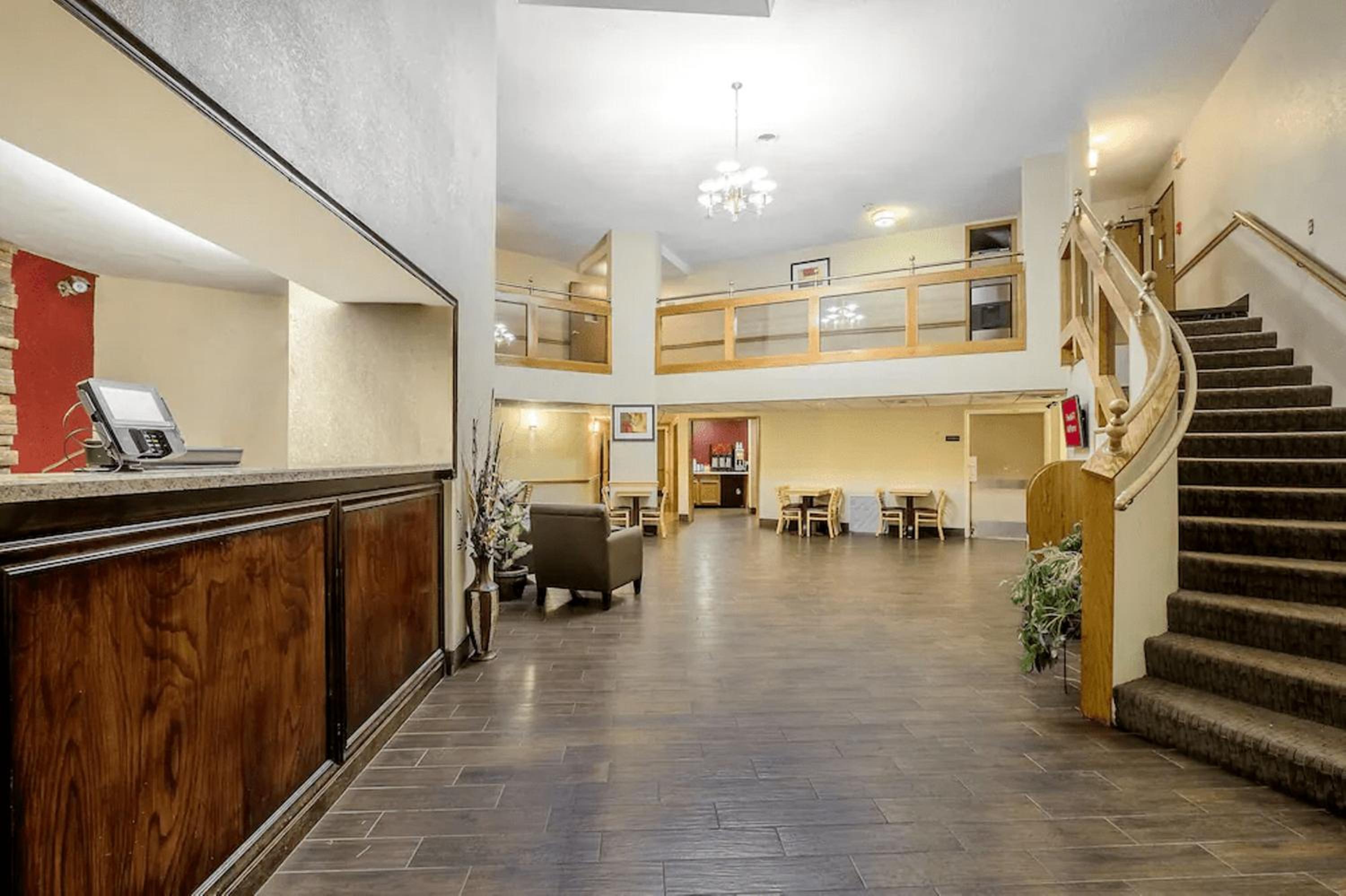 Red Roof Inn & Suites Hermitage view 2