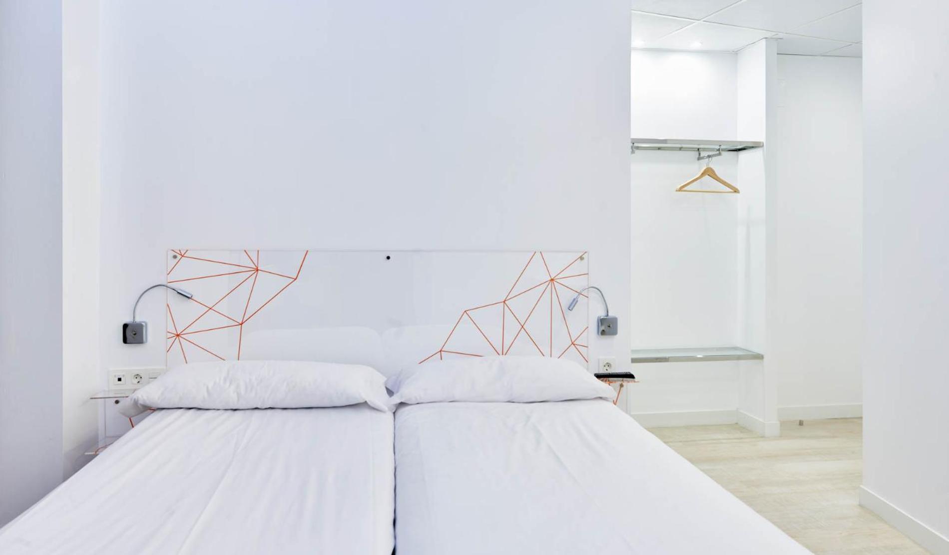 AMC Granada Hostal