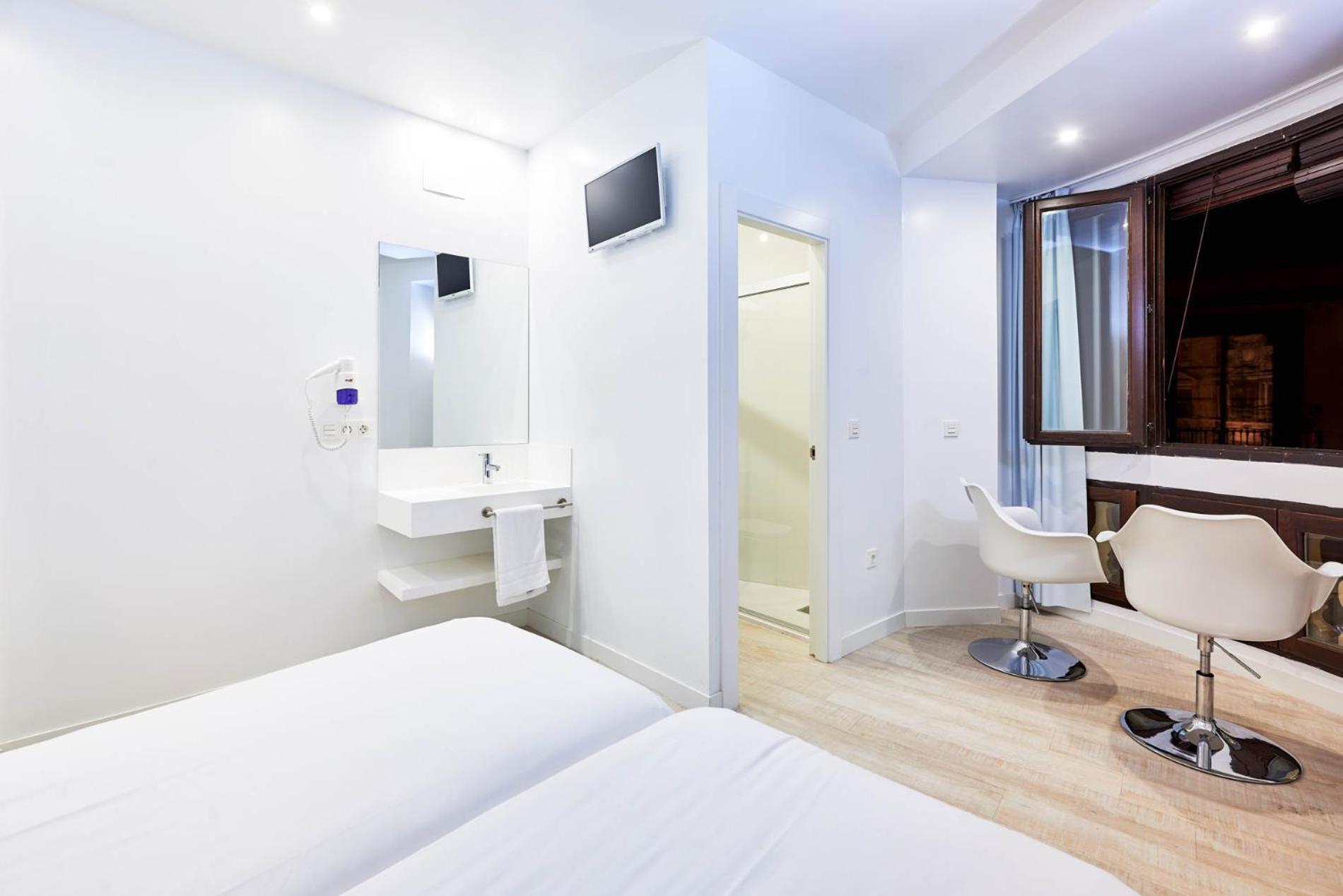 AMC Granada Hostal