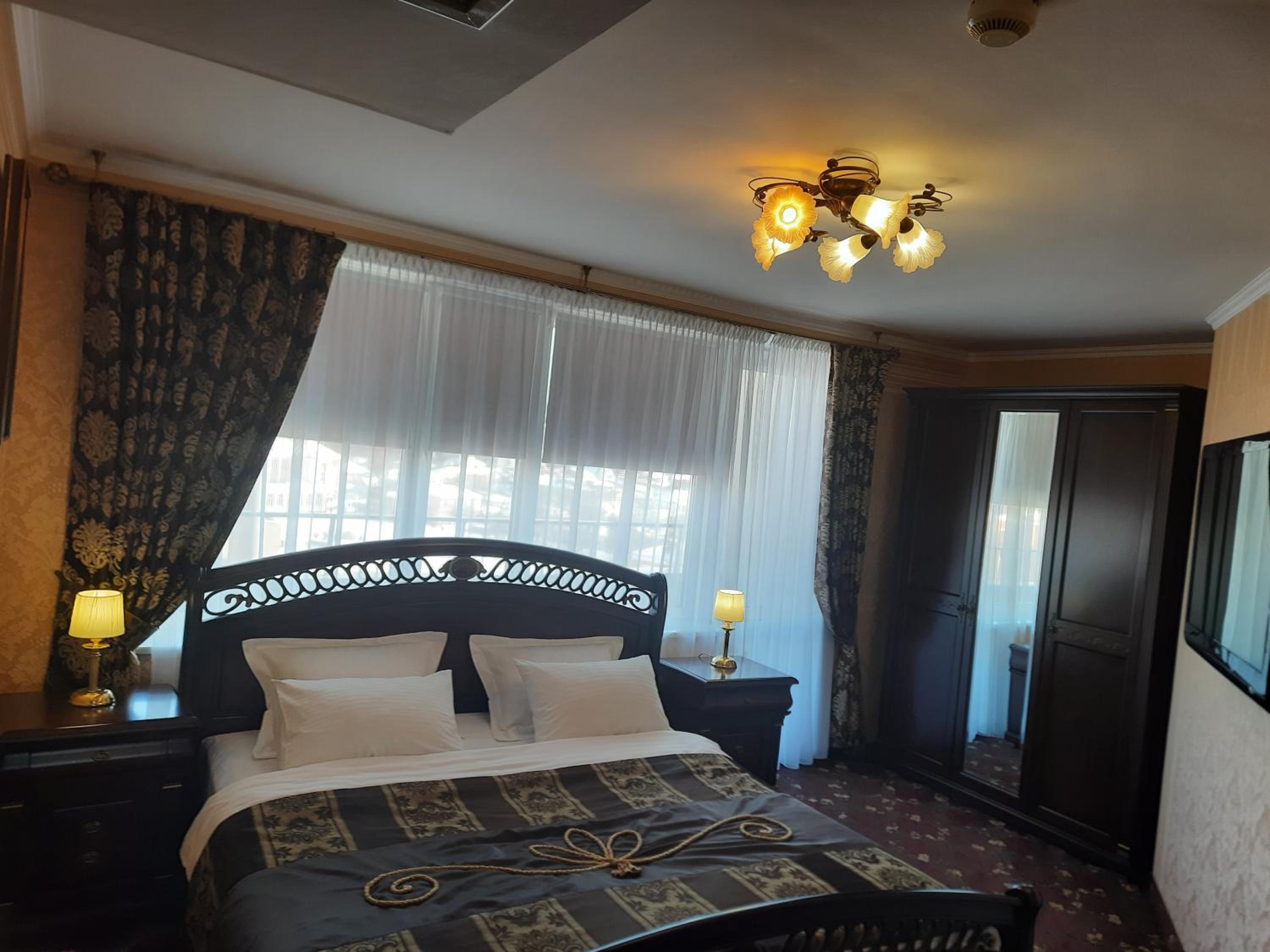 Hotel Mir