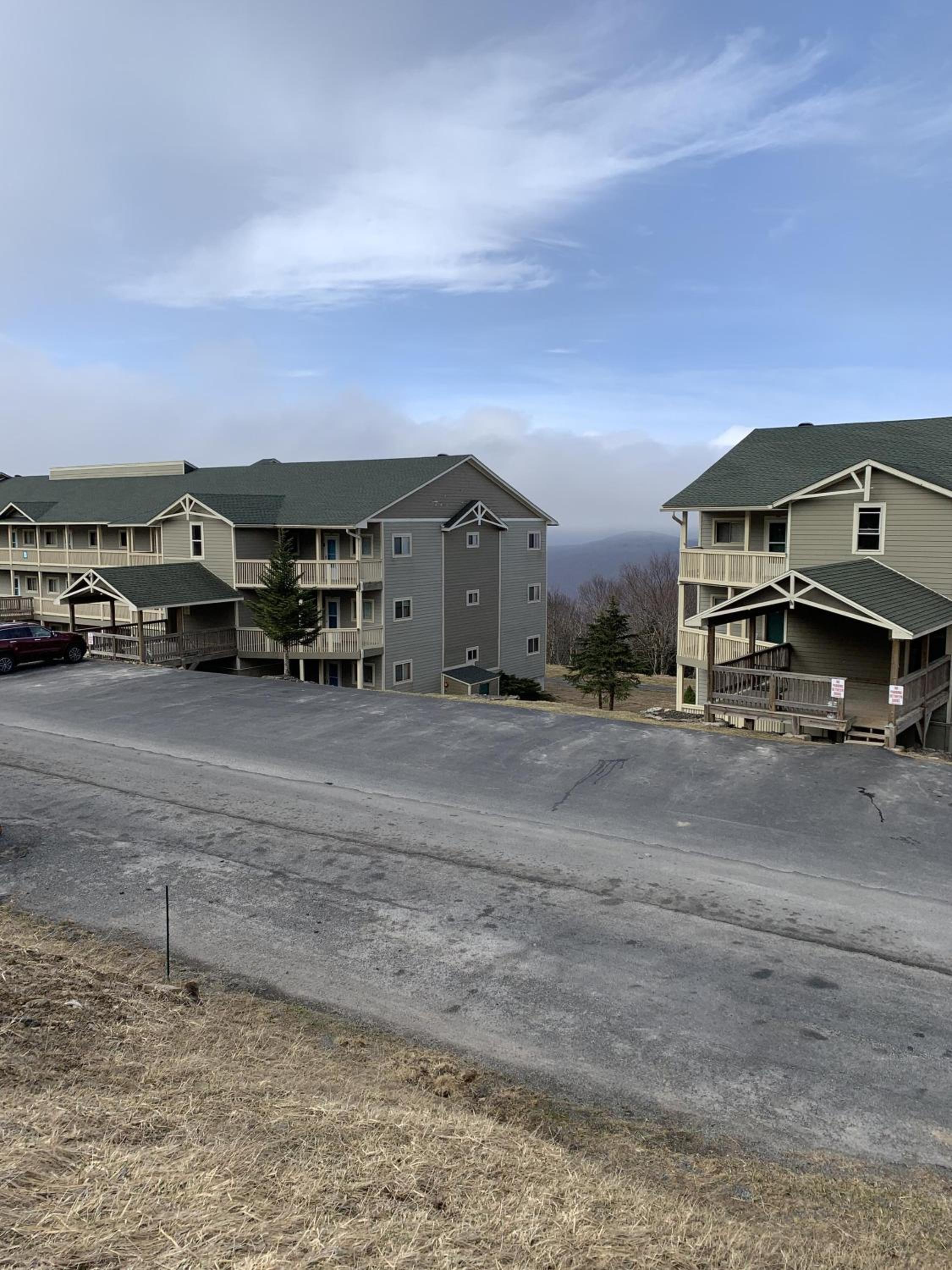 Hotel Sunsets at Summit 108b, free WI-FI, parking and AC - Image 1