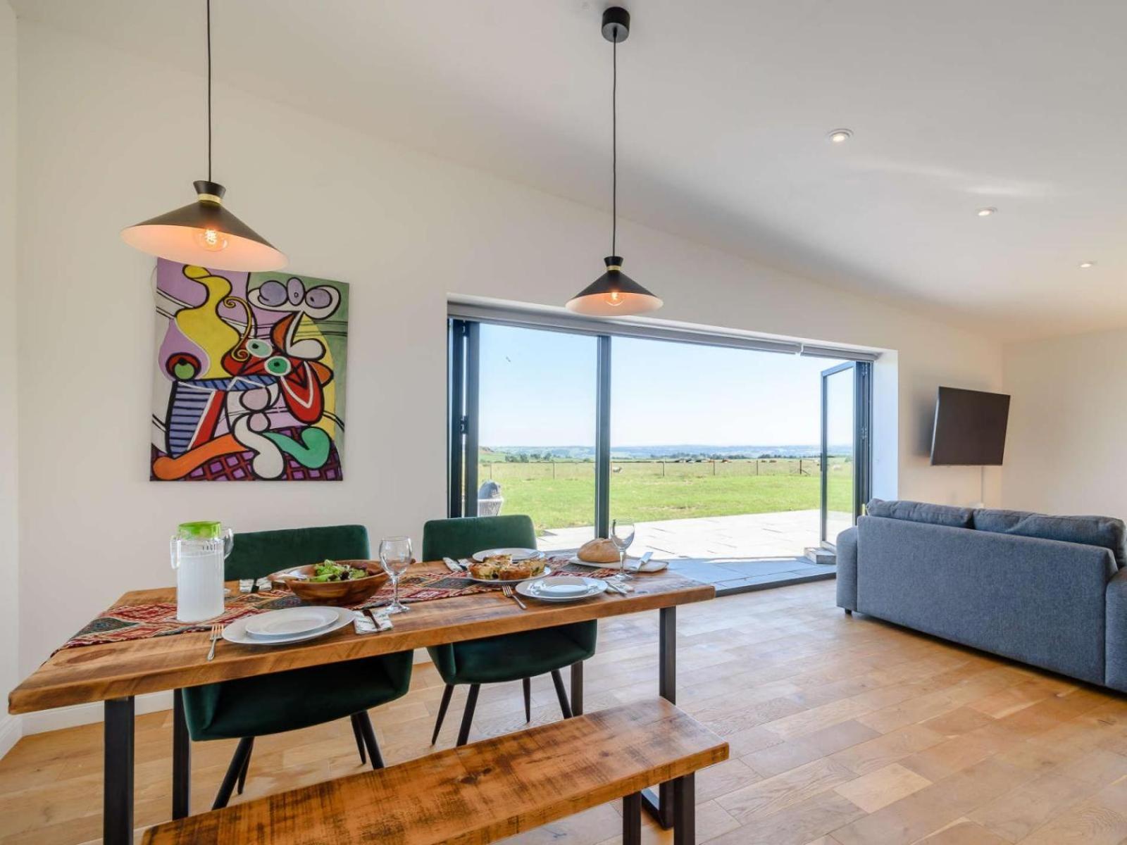 2-Bed Modern Bungalow - Outstanding Country Views view 4