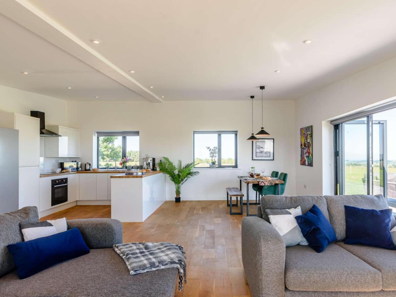 2-Bed Modern Bungalow - Outstanding Country Views view 2