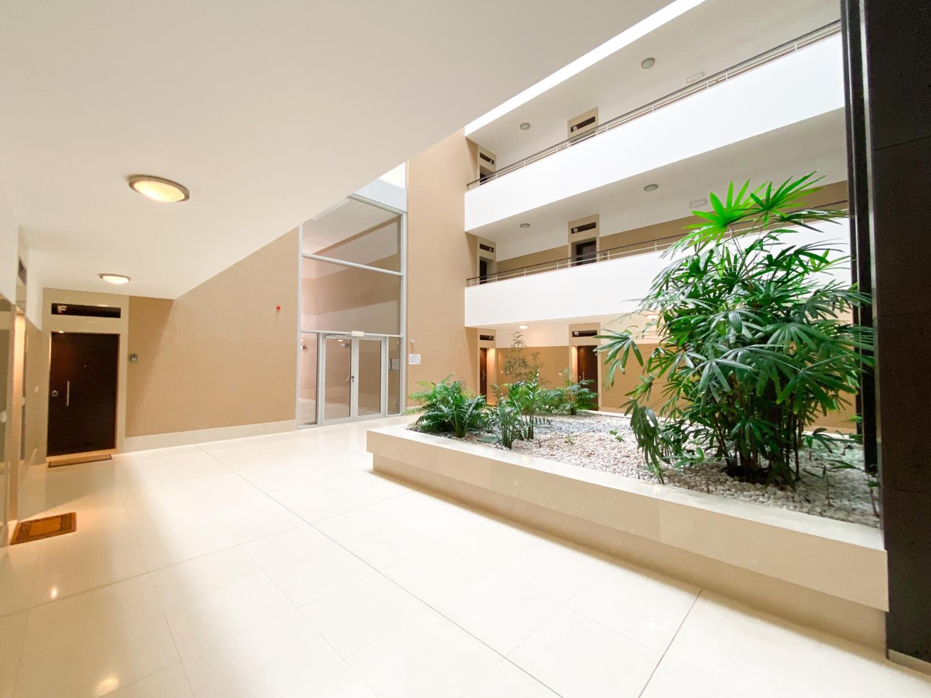 Luxury condominium apartment with swimming pool #1903 view 4