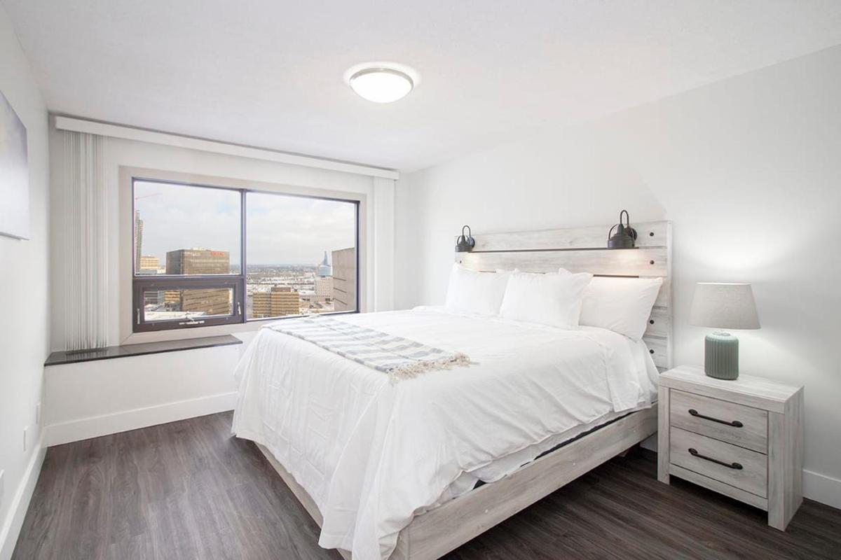 1 Bedroom Suite in Downtown Winnipeg With Parking view 3