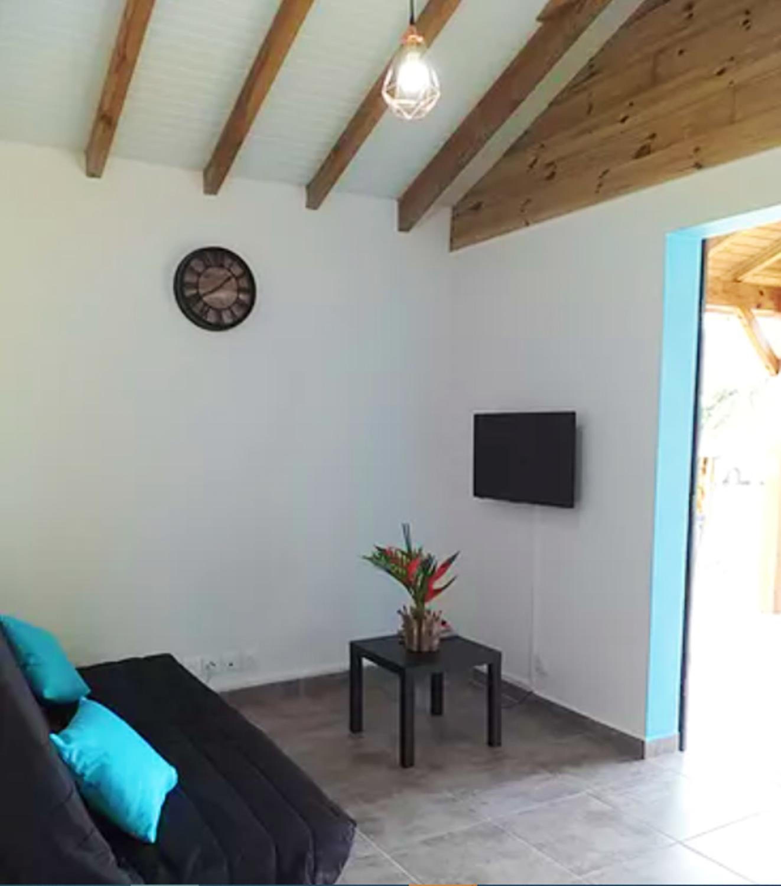 Bungalow charmant a Saint Francois + piscine view 3