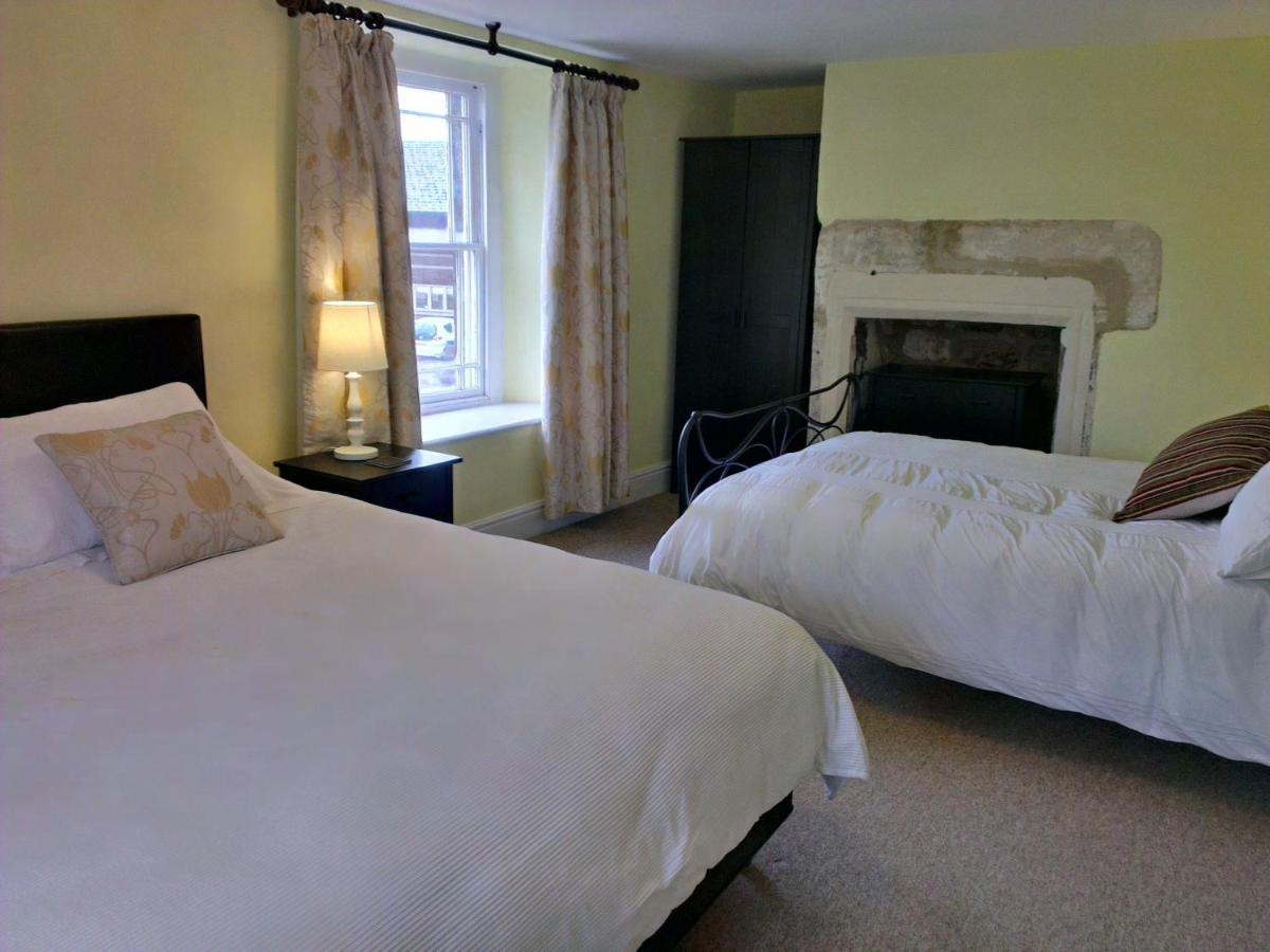 Stroud Vacations - Cotswolds Valleys Accommodation - Medieval Hall - Exclusive use character three bedroom holiday apartment - Property Image 25