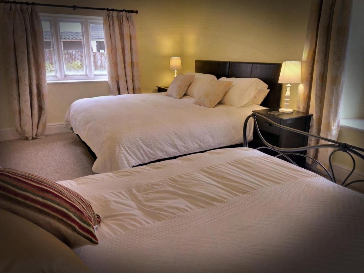 Stroud Vacations - Cotswolds Valleys Accommodation - Medieval Hall - Exclusive use character three bedroom holiday apartment - Property Image 20