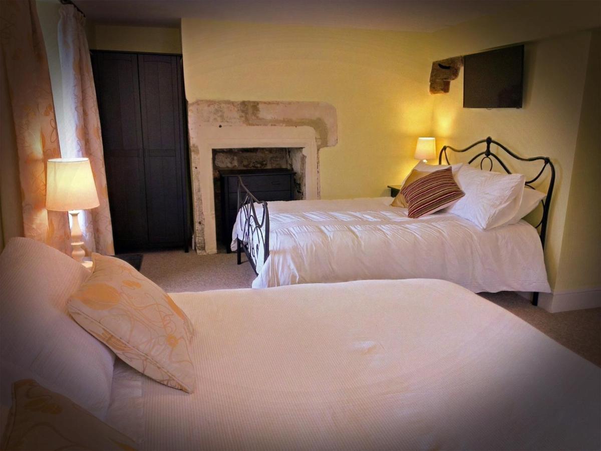 Stroud Vacations - Cotswolds Valleys Accommodation - Medieval Hall - Exclusive use character three bedroom holiday apartment - Property Image 12