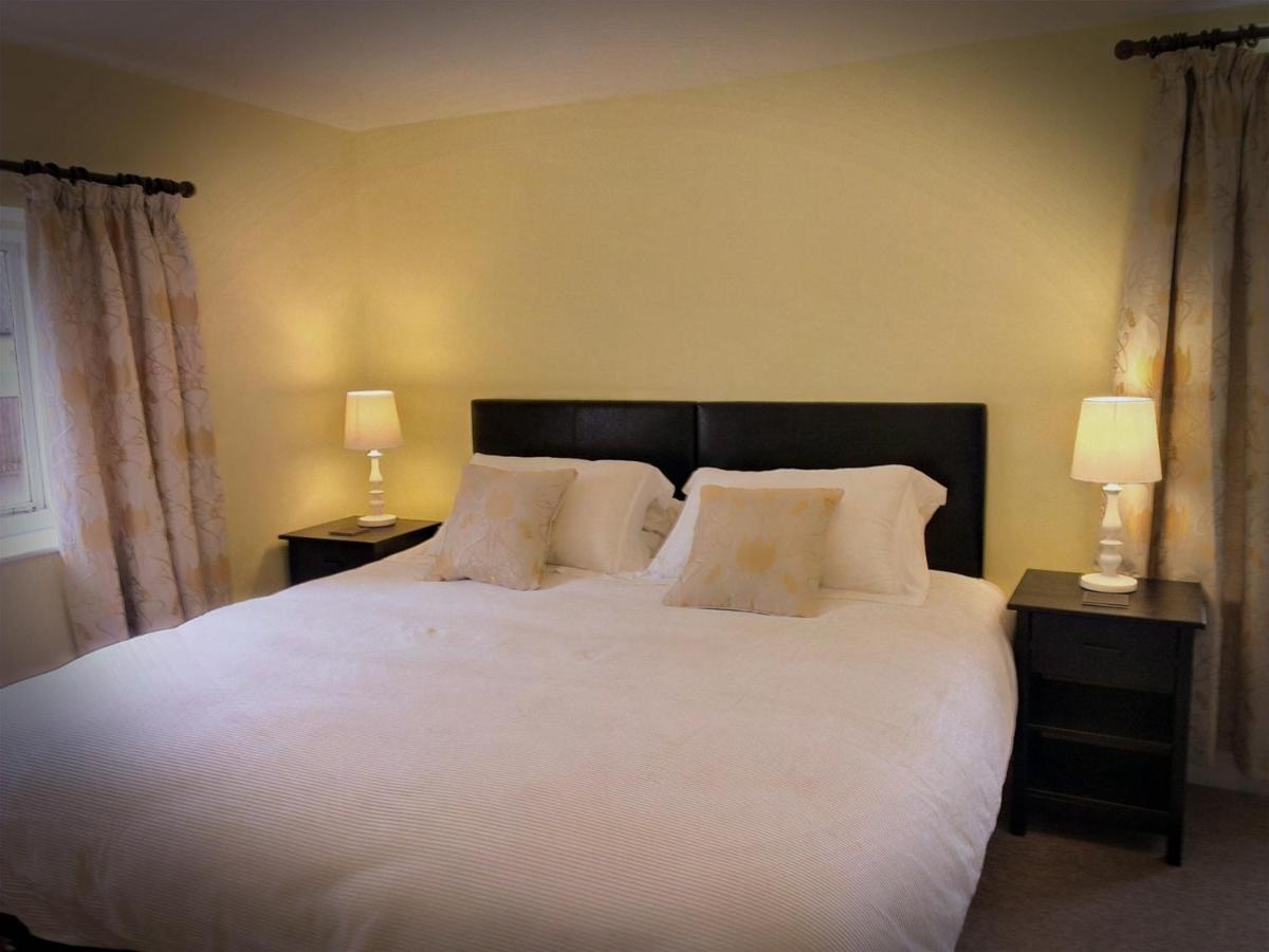 Stroud Vacations - Cotswolds Valleys Accommodation - Medieval Hall - Exclusive use character three bedroom holiday apartment - Property Image 1