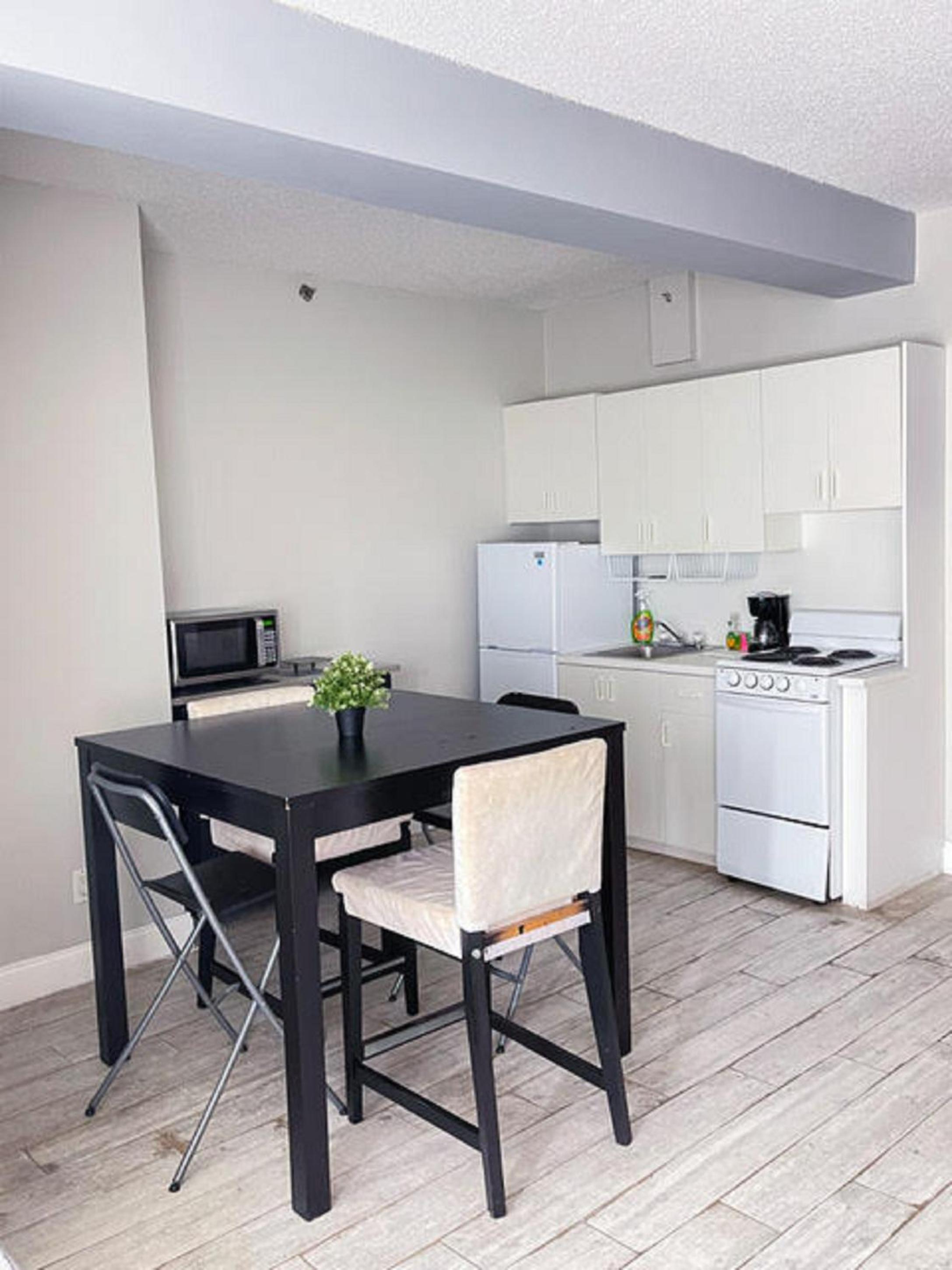 Ocean Front Casablanca Studios with FULL KITCHENS & Beach access By BL Rentals