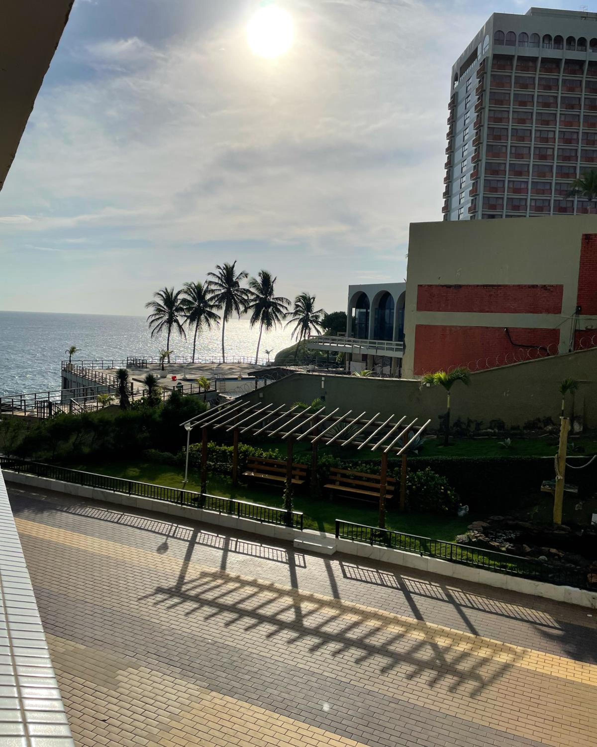 Apartamento beira mar localizado no Ondina Apart