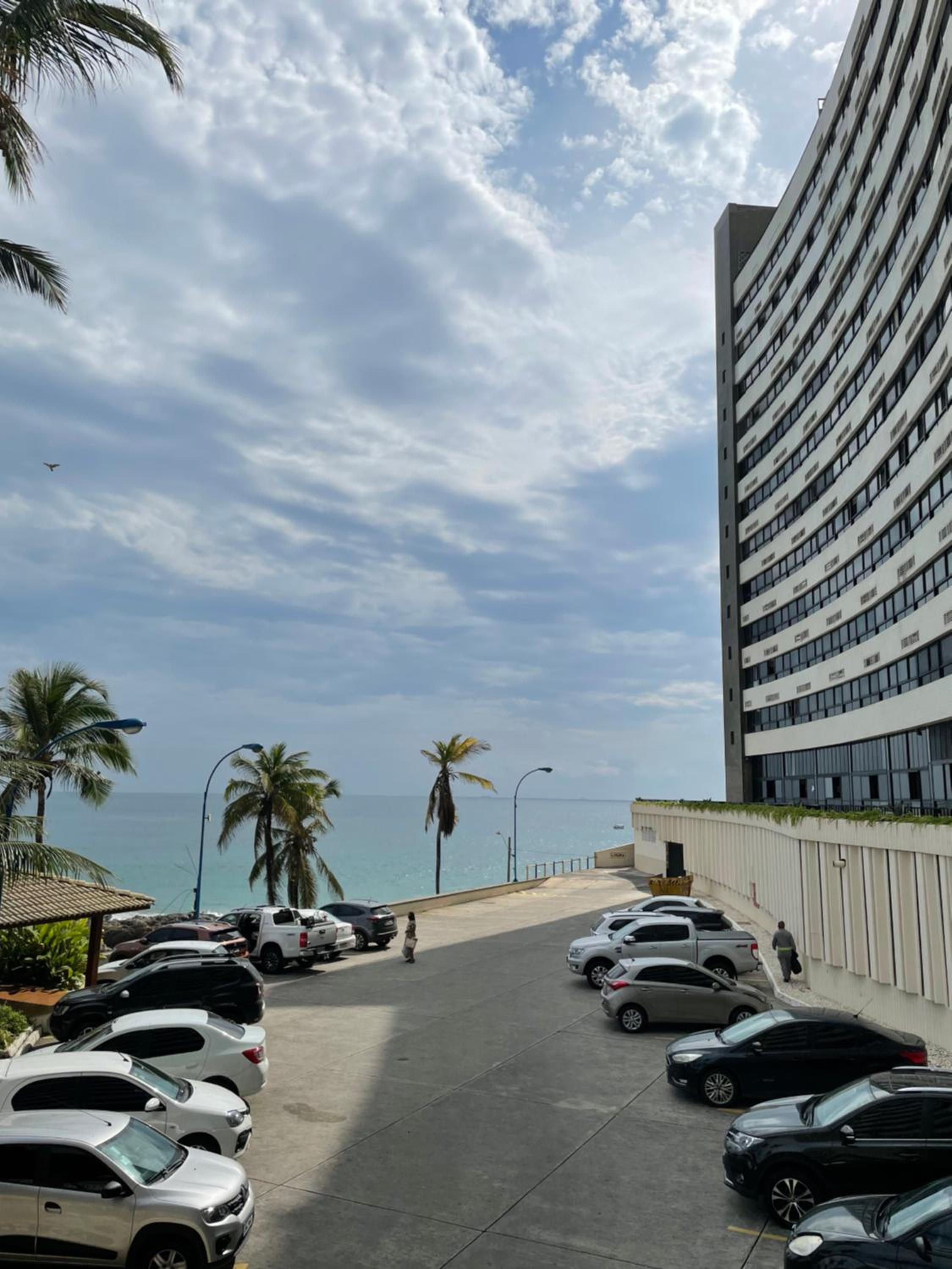 Apartamento beira mar localizado no Ondina Apart