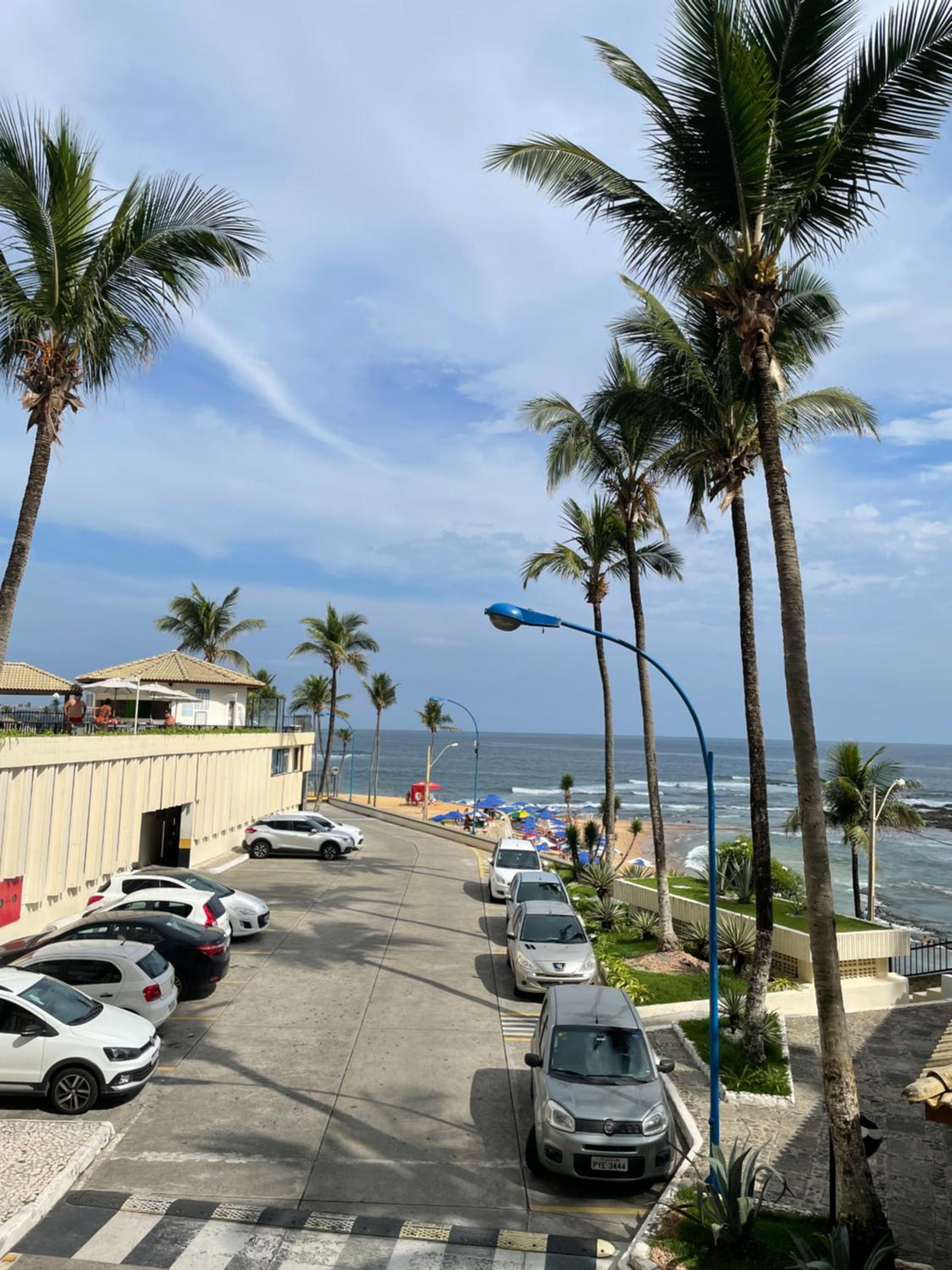 Apartamento beira mar localizado no Ondina Apart