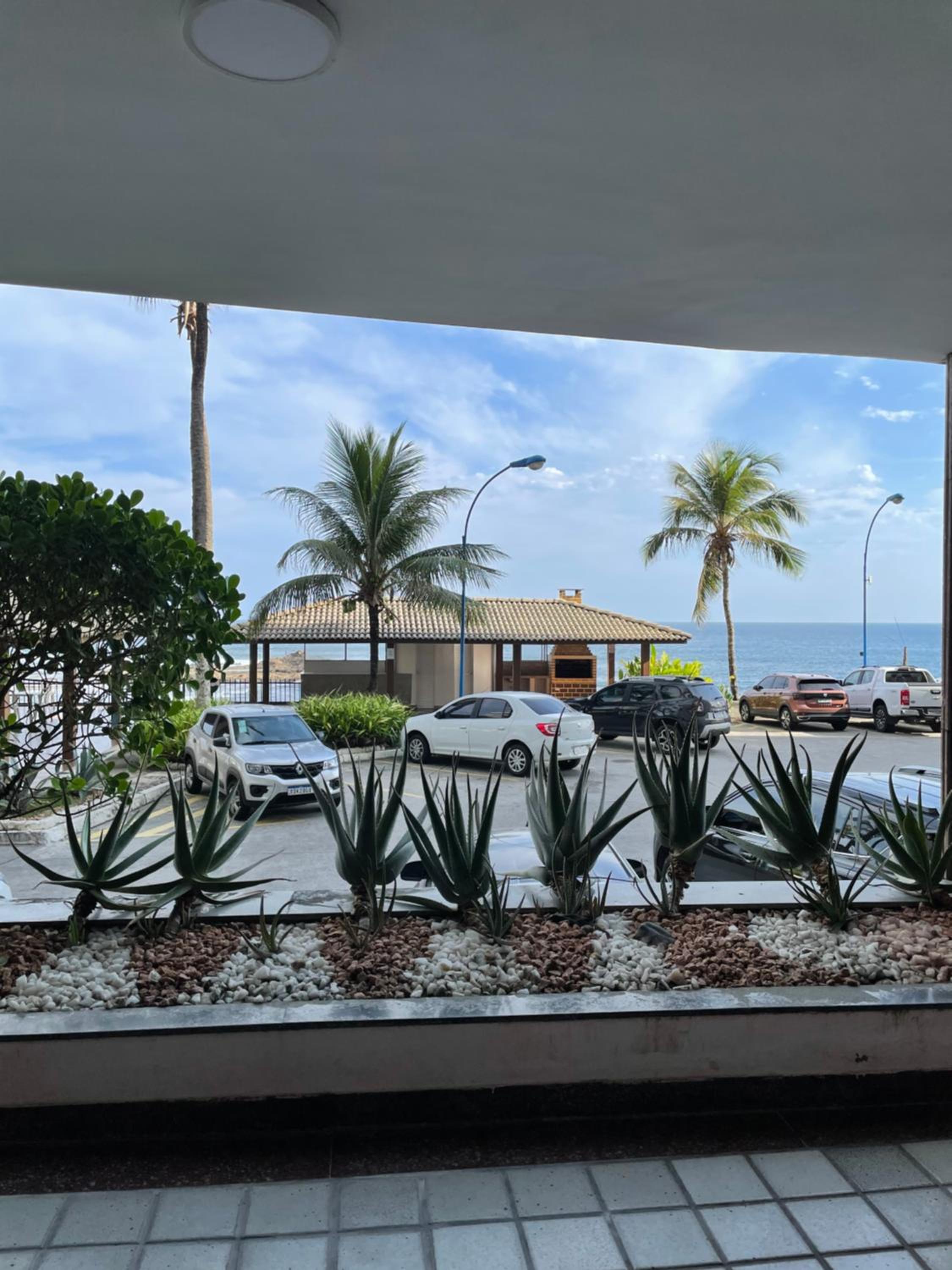 Apartamento beira mar localizado no Ondina Apart